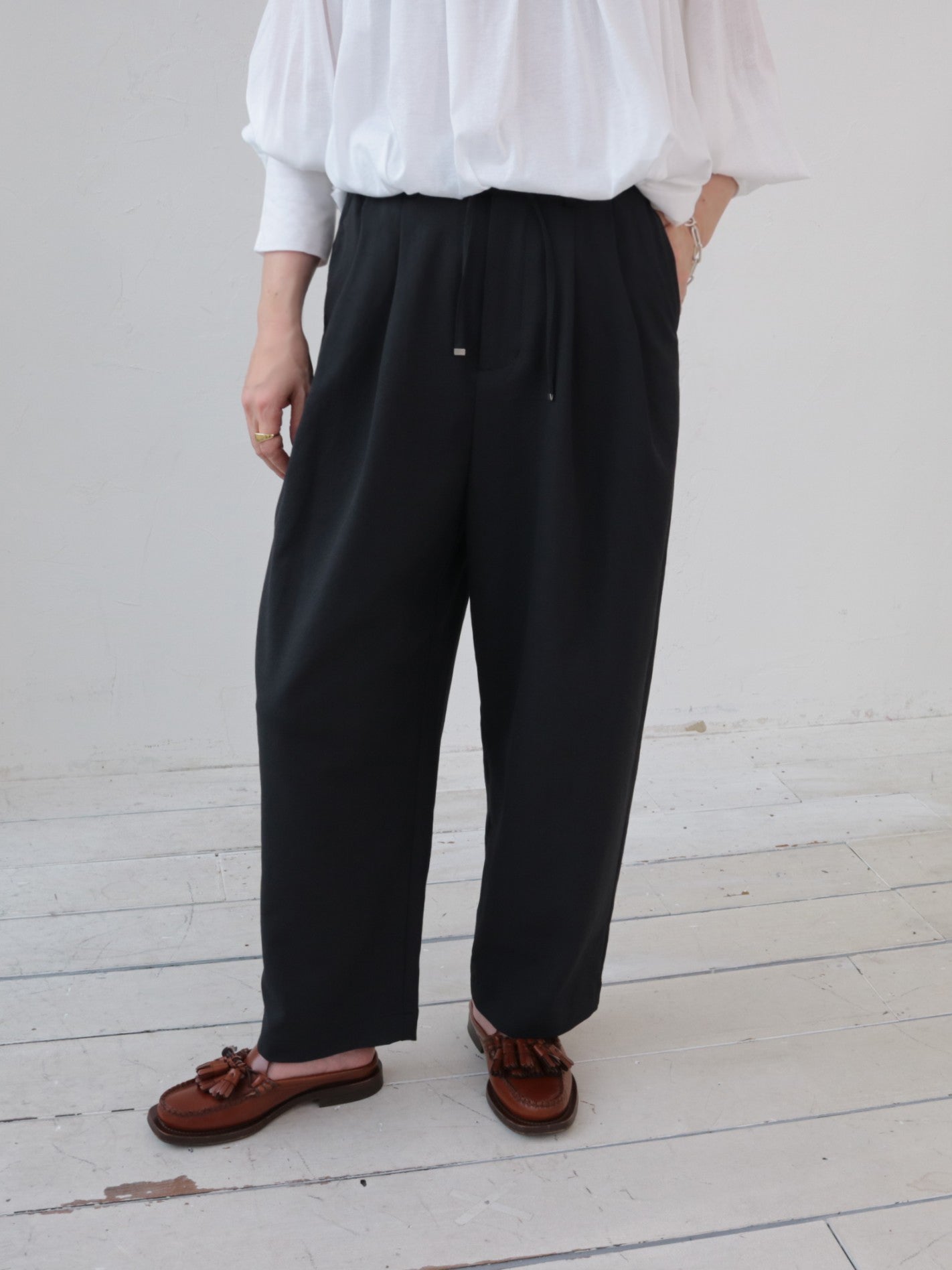 doux bleu ドライオックス タックテーパードパンツ DB-2615-031