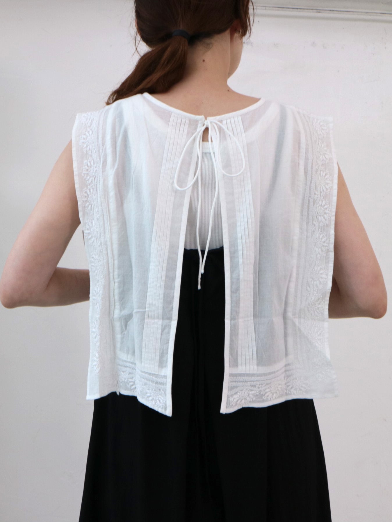 doux bleu ラクノウ刺繍ショートベスト DB-2618-043
