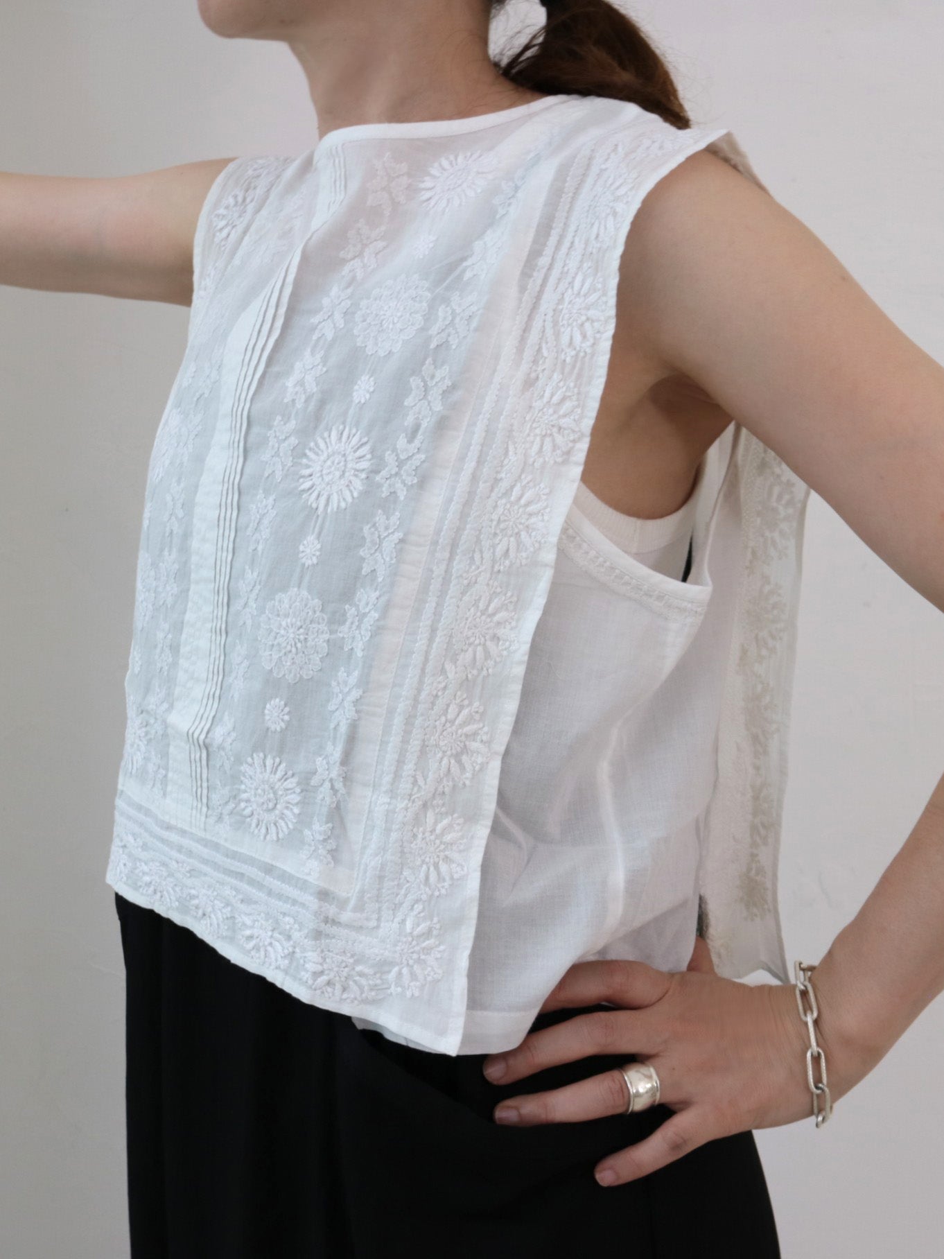 doux bleu ラクノウ刺繍ショートベスト DB-2618-043