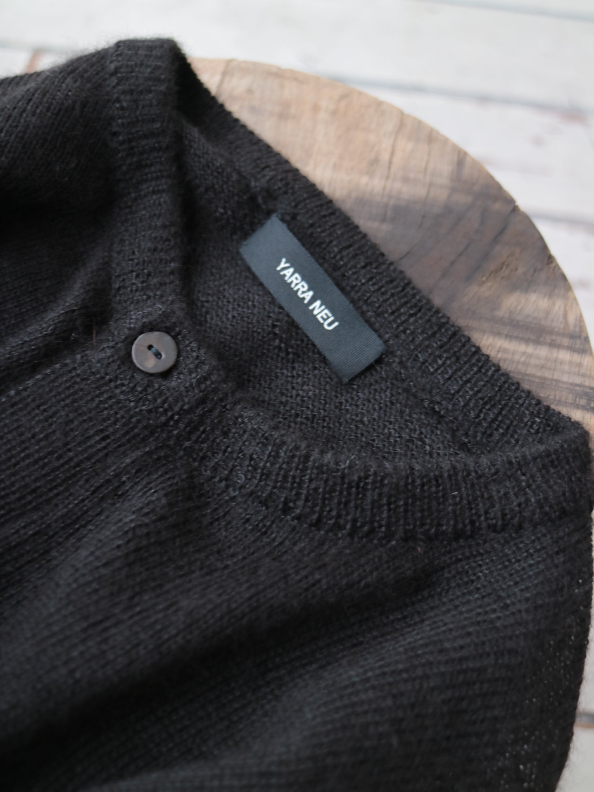 YARRA NEU ブラックアルパカニットカーディガン NU-5552-430