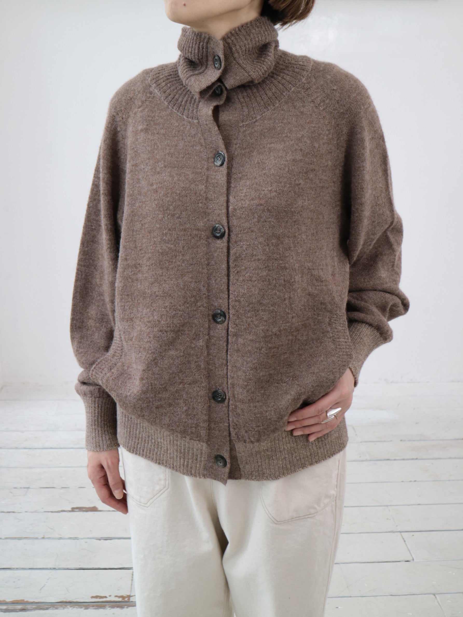 YARRA NEU ペルーアルパカニットタートルカーディガン NU-5542-407