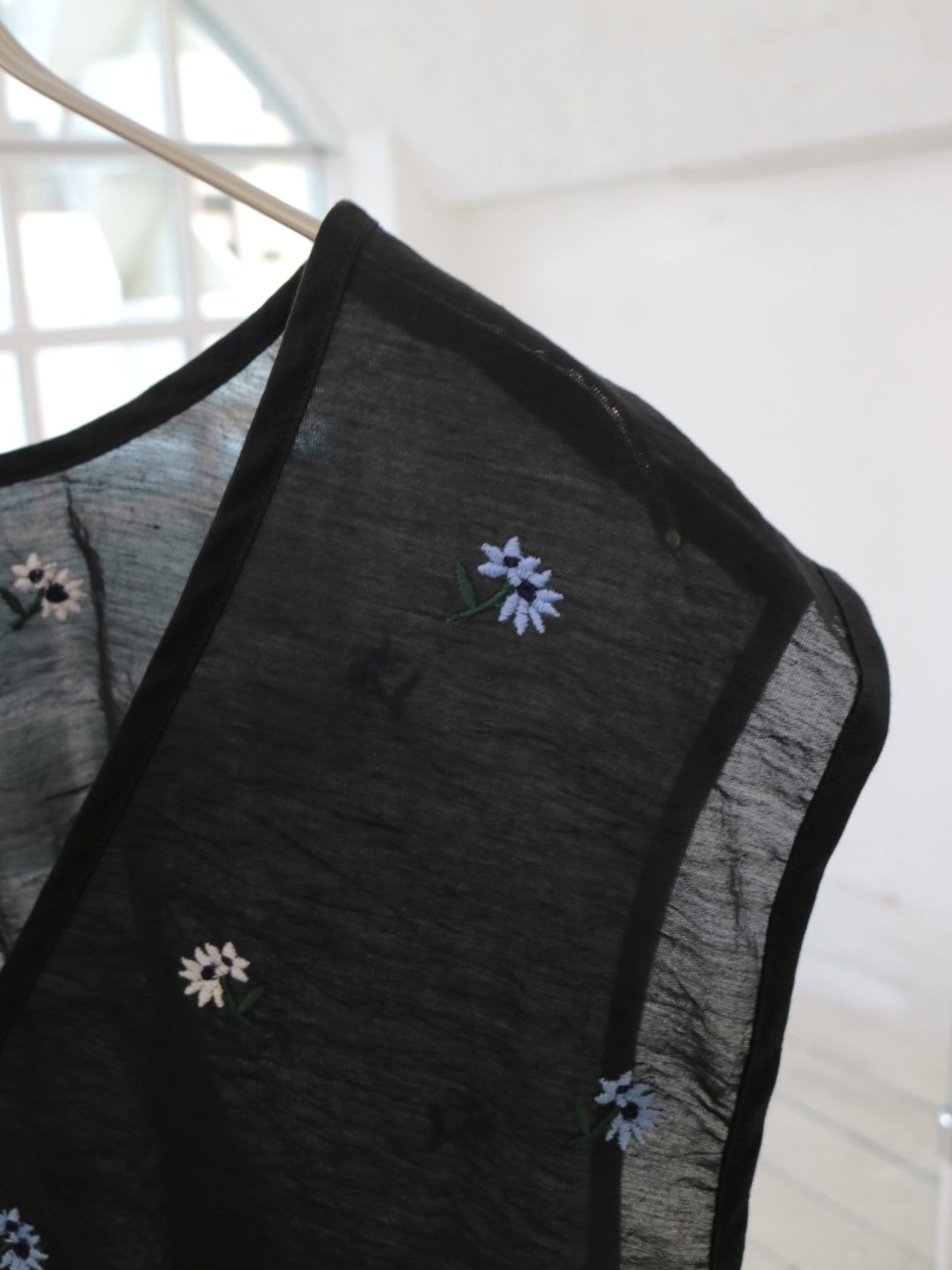 doux bleu シアー刺繍2wayベスト DB-2628-077