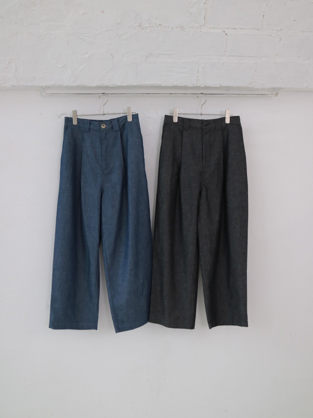 doux bleu ライトデニムタックパンツ DB-2625-056