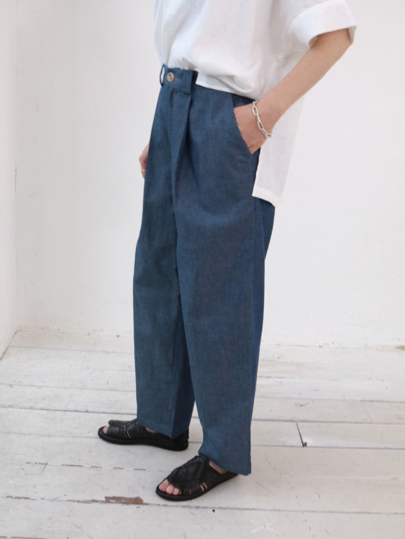 doux bleu ライトデニムタックパンツ DB-2625-056