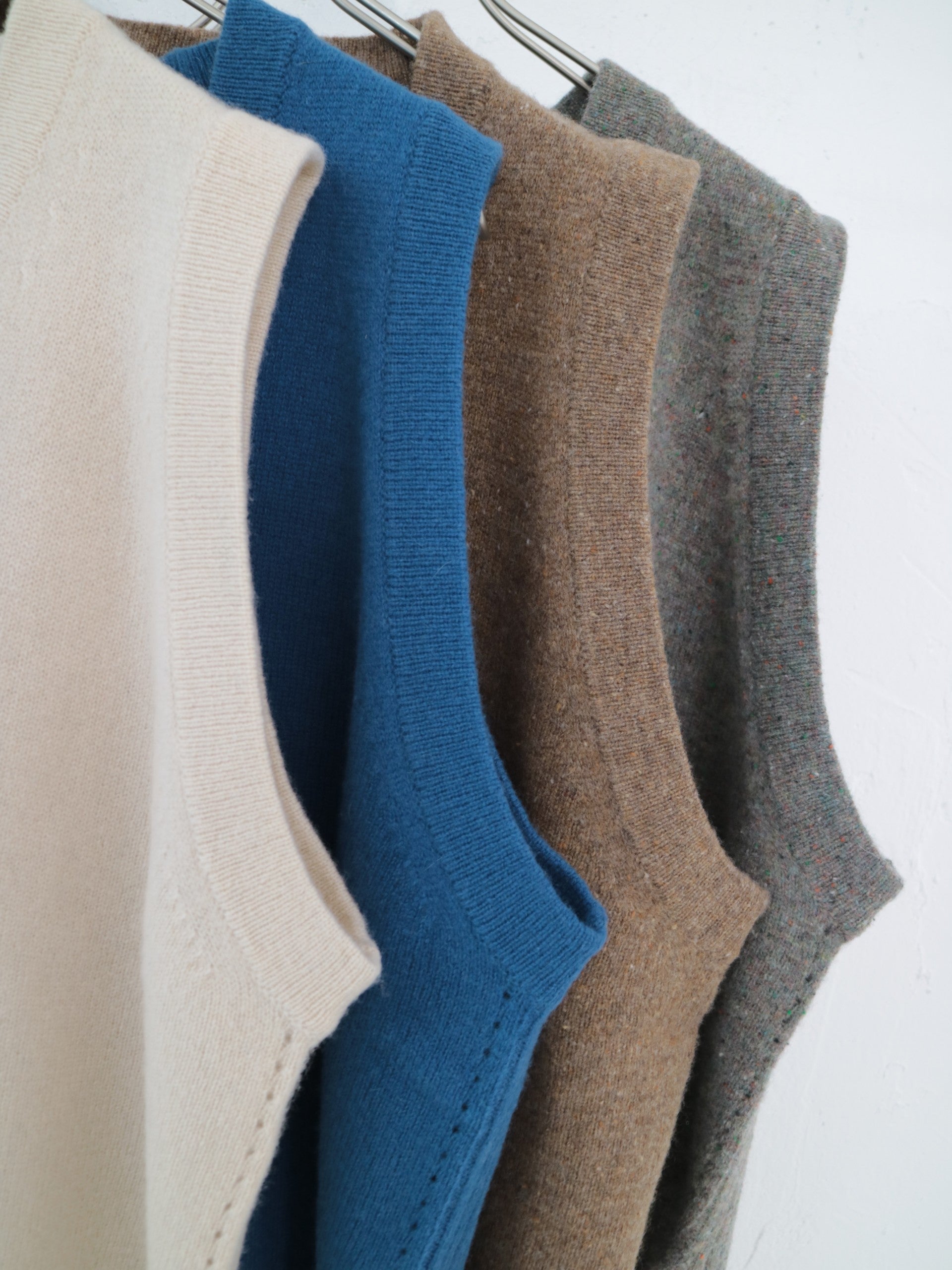 doux bleu EXファインメリノウール ニットベスト DB-2548-032