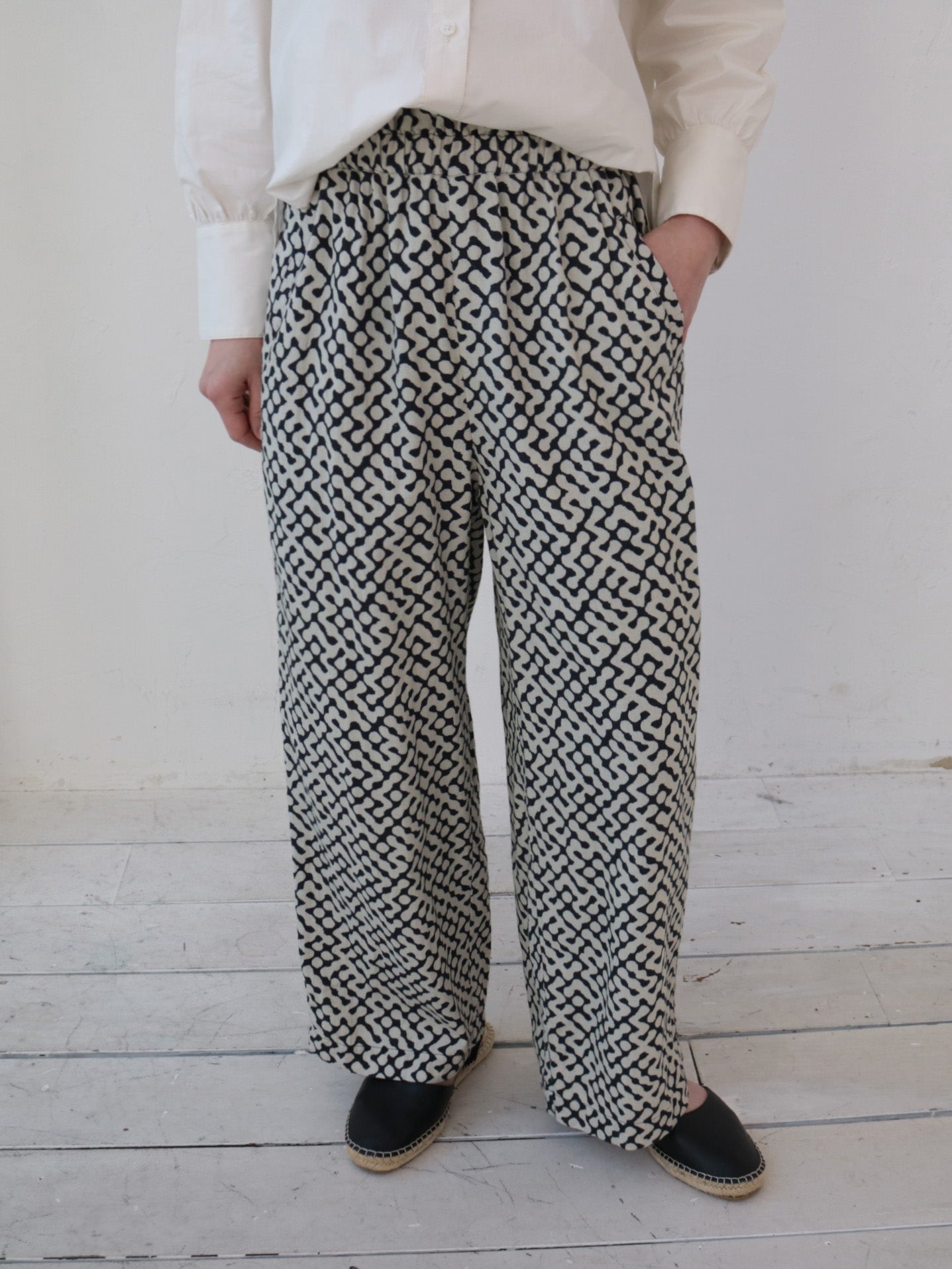 doux bleu インドプリント イージーパンツ DB-2545-007