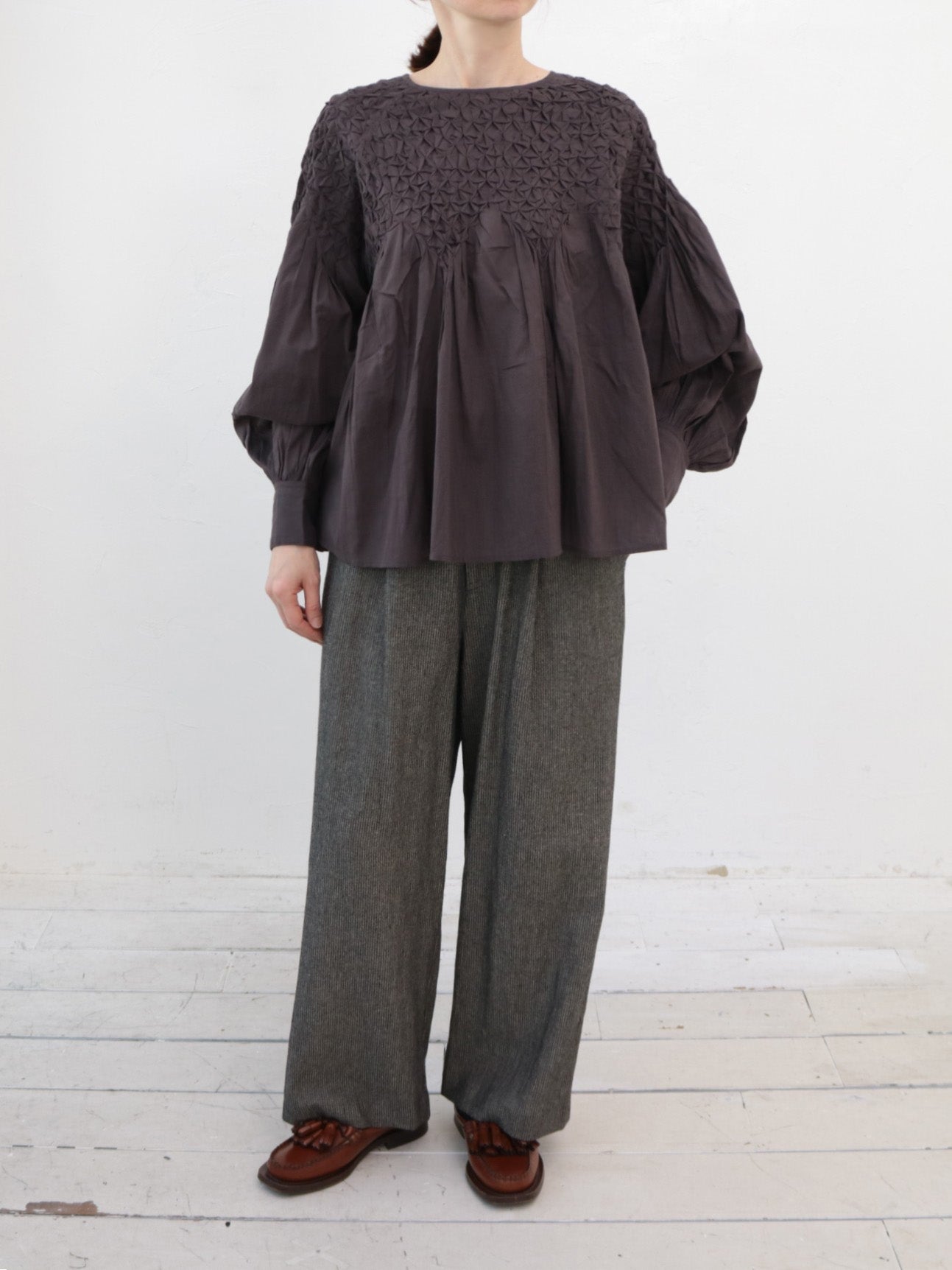 \再入荷/doux bleu ハンドスモッキング刺繍ブラウス DB-2543-003