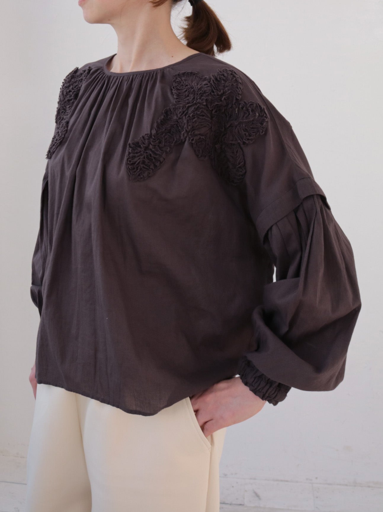 doux bleu ストリング刺繍ブラウス DB-2543-004