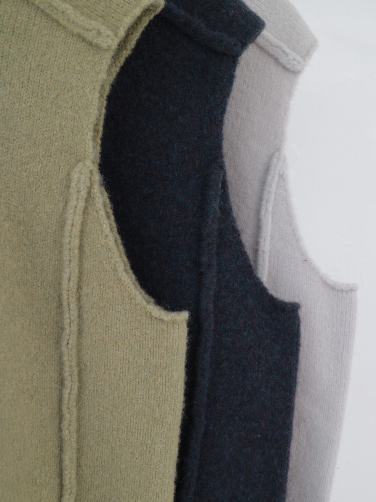 YARRA NEU ヤク混ハイネックニットベスト NU-5552-419