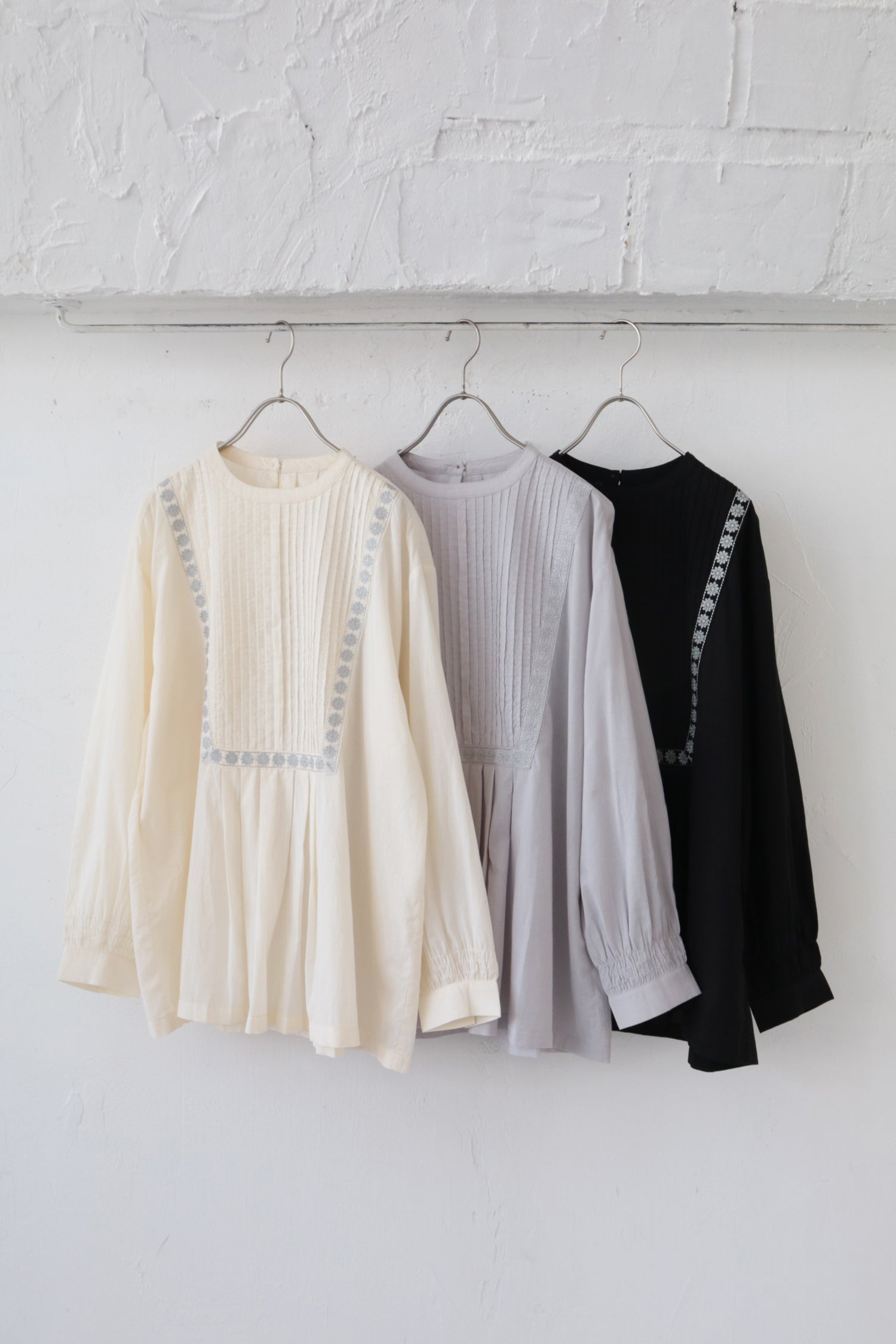 doux bleu シルバー刺繍ブラウス DB-2553-050