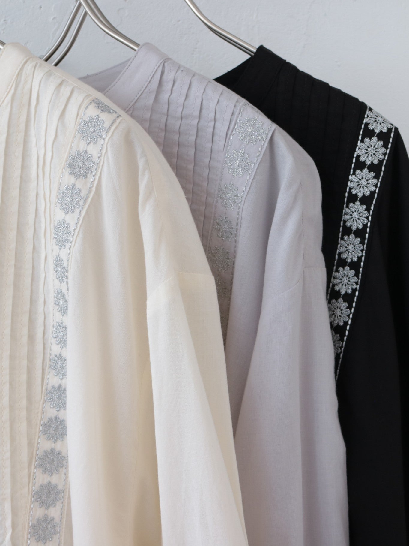 doux bleu シルバー刺繍ブラウス DB-2553-050