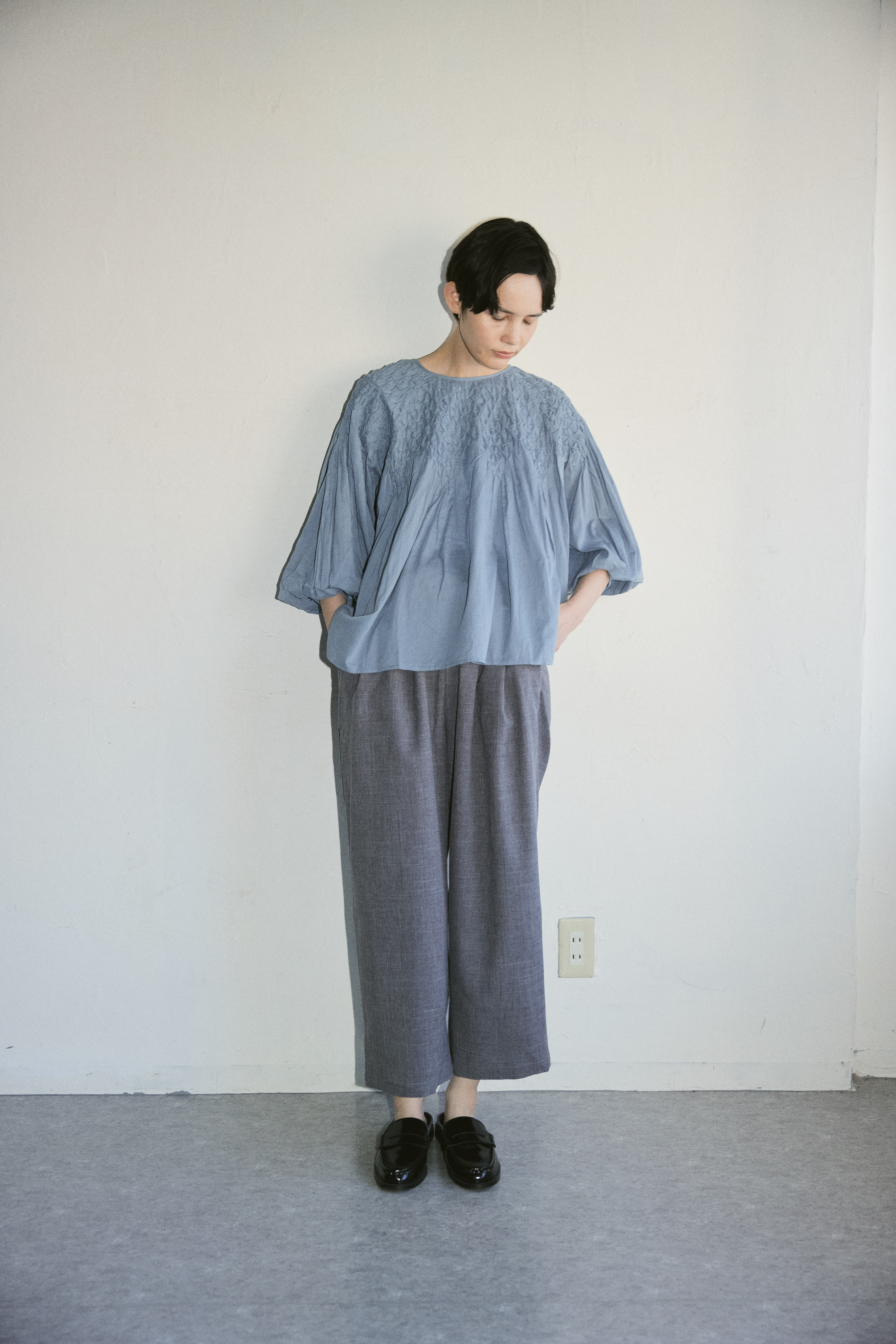 \再入荷/doux bleu ハンドスモッキング刺繍ブラウス DB-2543-003