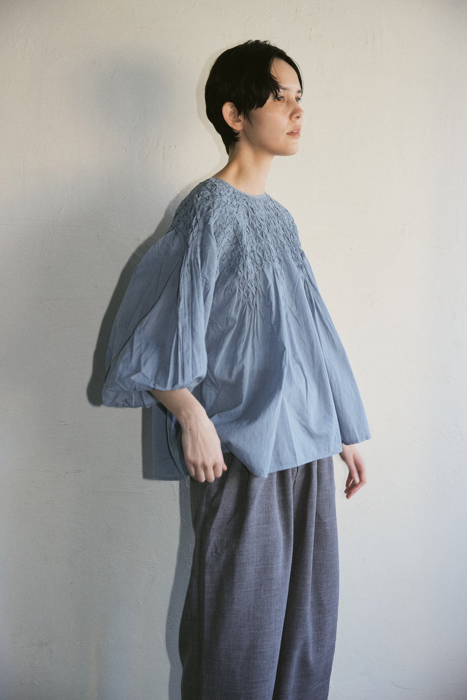 \再入荷/doux bleu ハンドスモッキング刺繍ブラウス DB-2543-003