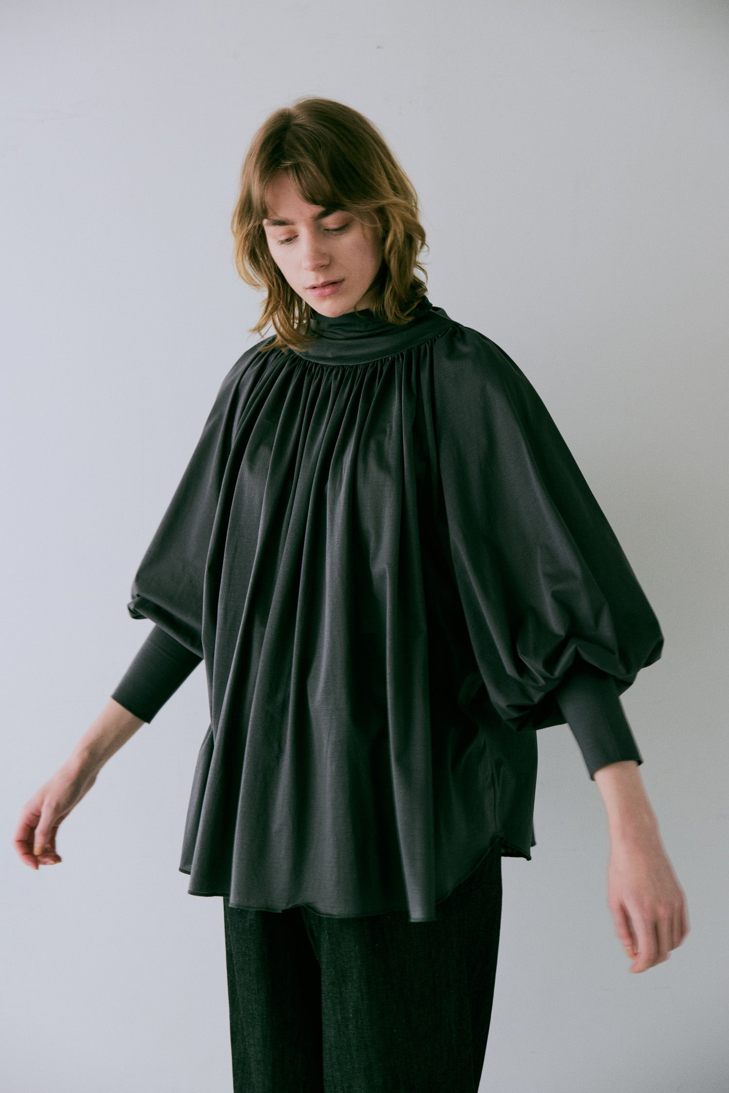 doux bleu タートルギャザーブラウス DB-2541-001