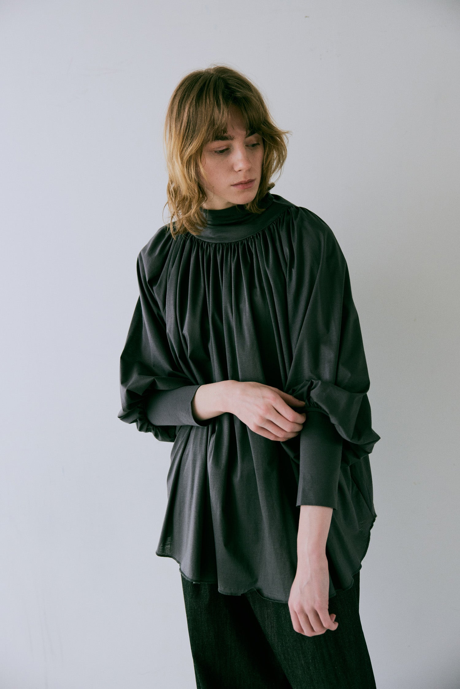 doux bleu タートルギャザーブラウス DB-2541-001