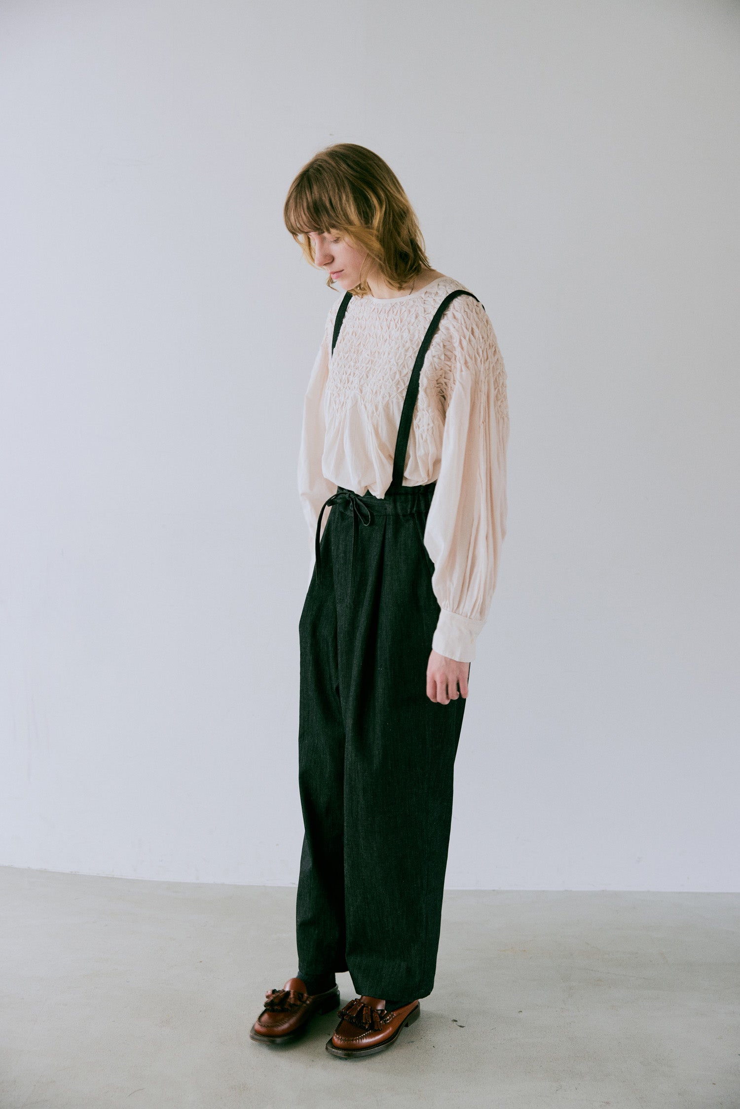 \再入荷/doux bleu ハンドスモッキング刺繍ブラウス DB-2543-003