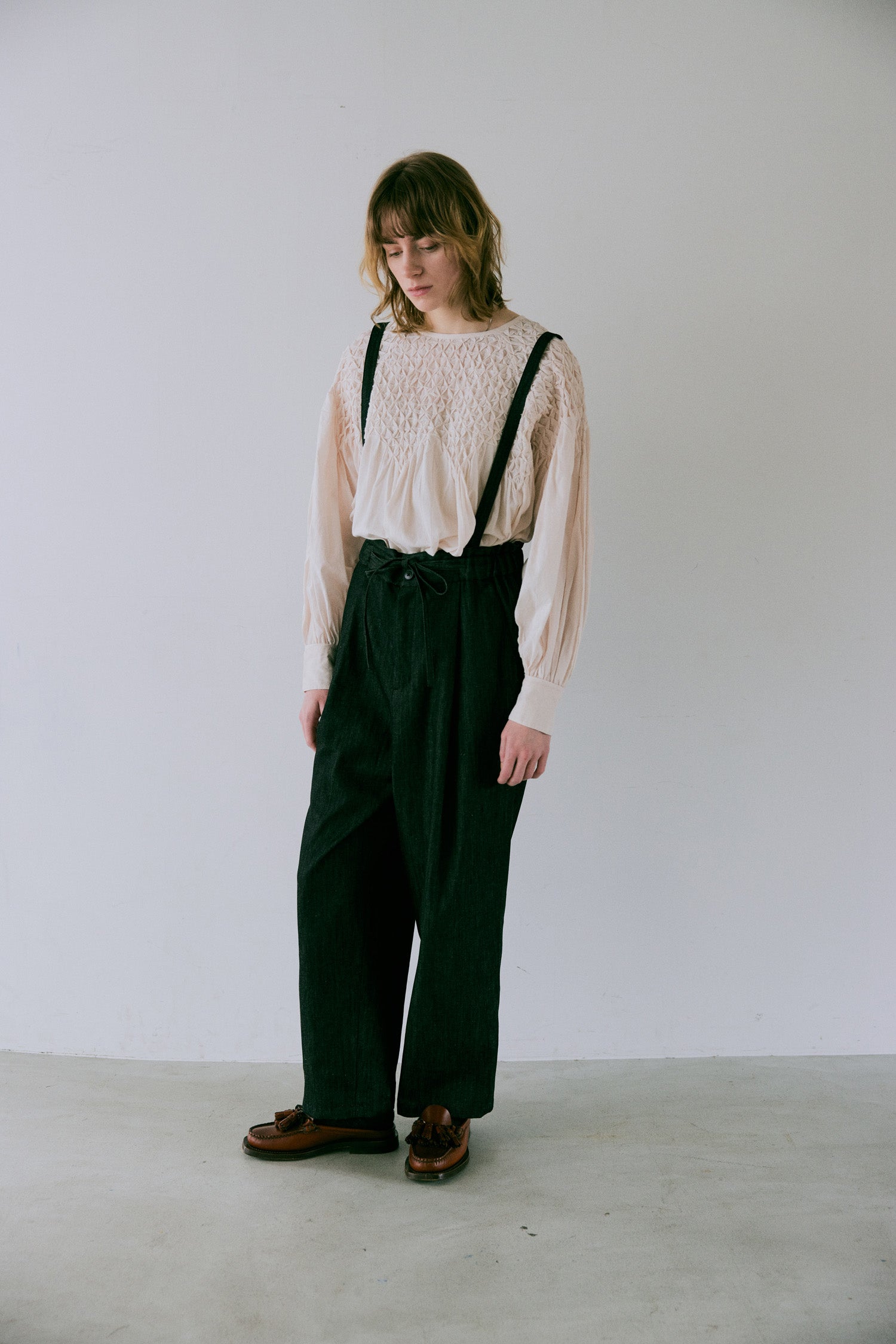 \再入荷/doux bleu ハンドスモッキング刺繍ブラウス DB-2543-003