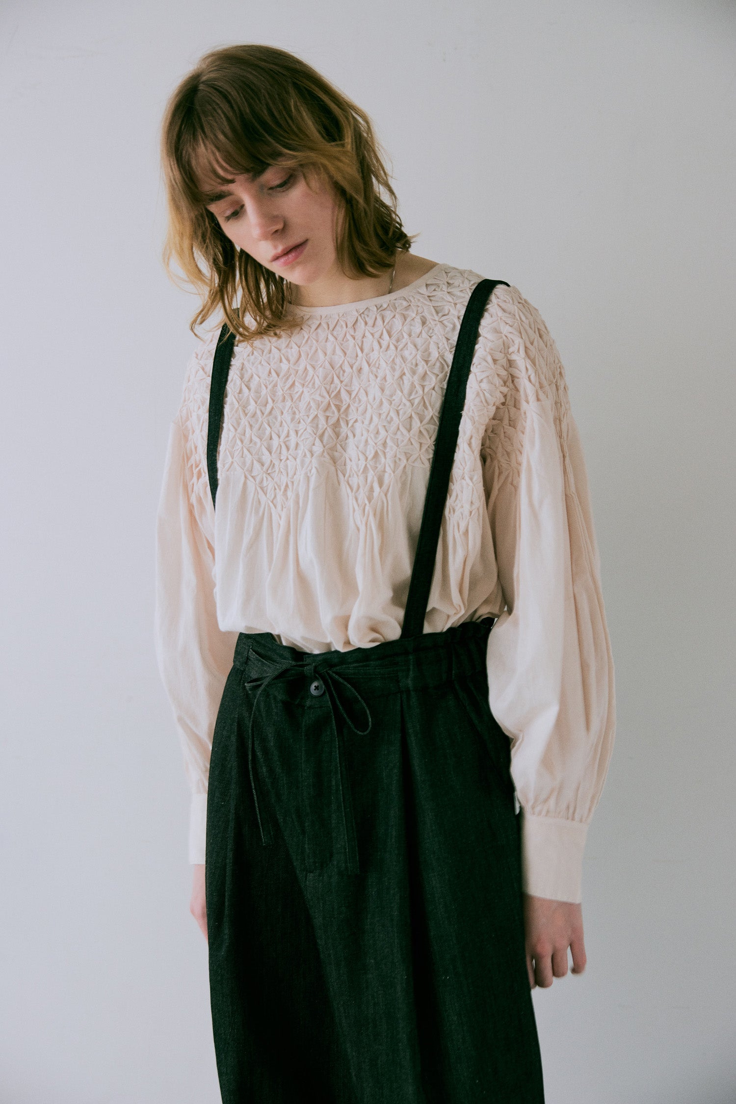 \再入荷/doux bleu ハンドスモッキング刺繍ブラウス DB-2543-003