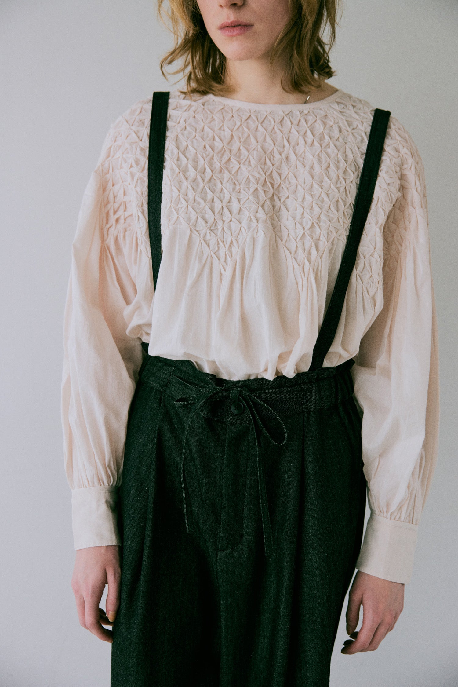 \再入荷/doux bleu ハンドスモッキング刺繍ブラウス DB-2543-003