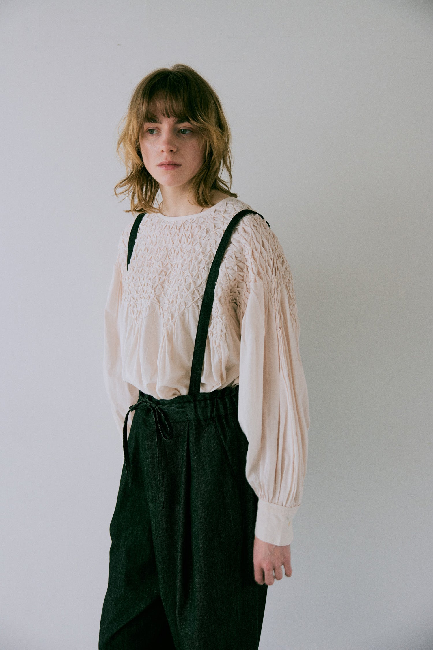 \再入荷/doux bleu ハンドスモッキング刺繍ブラウス DB-2543-003