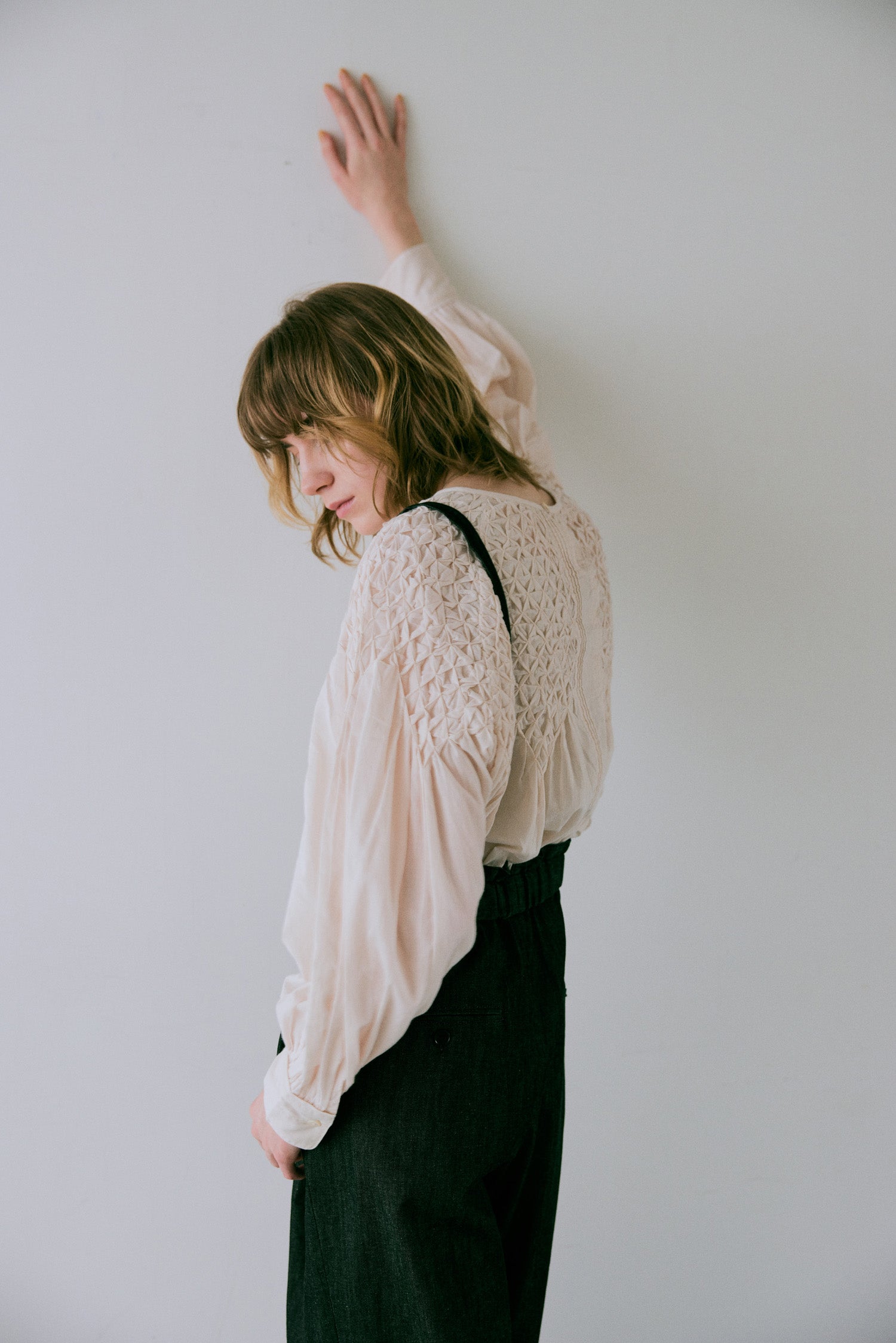 \再入荷/doux bleu ハンドスモッキング刺繍ブラウス DB-2543-003