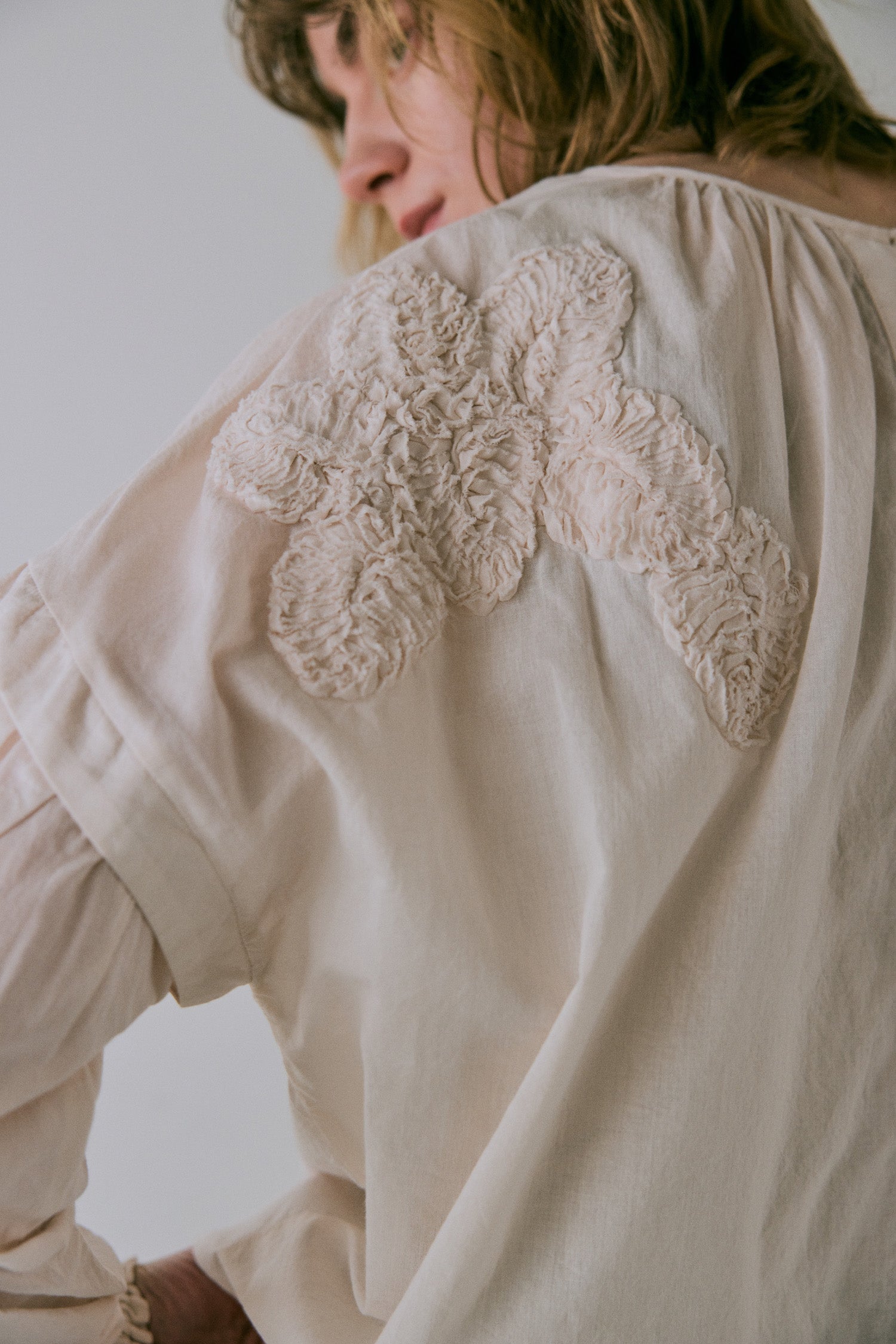 doux bleu ストリング刺繍ブラウス DB-2543-004