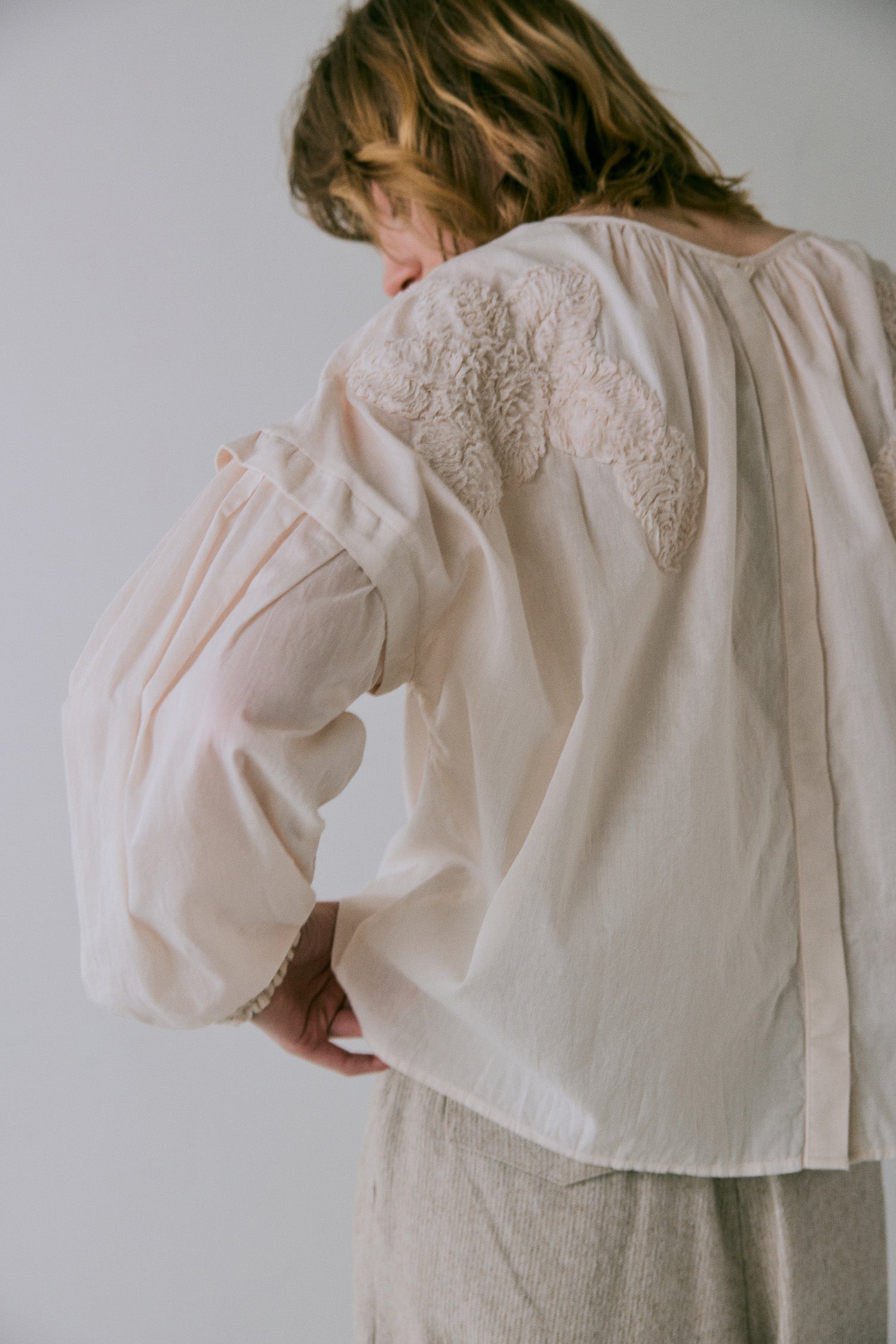 doux bleu ストリング刺繍ブラウス DB-2543-004