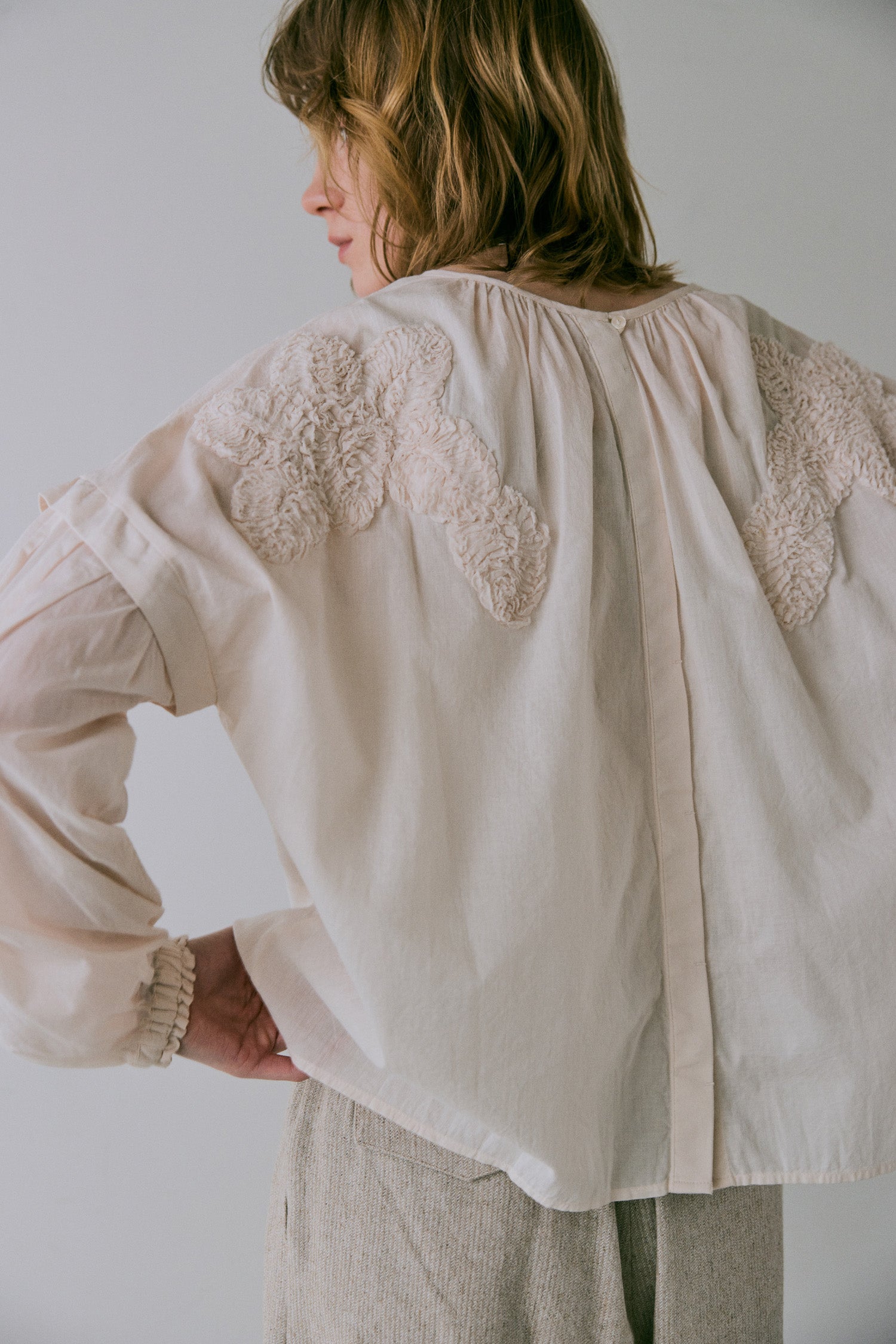 doux bleu ストリング刺繍ブラウス DB-2543-004