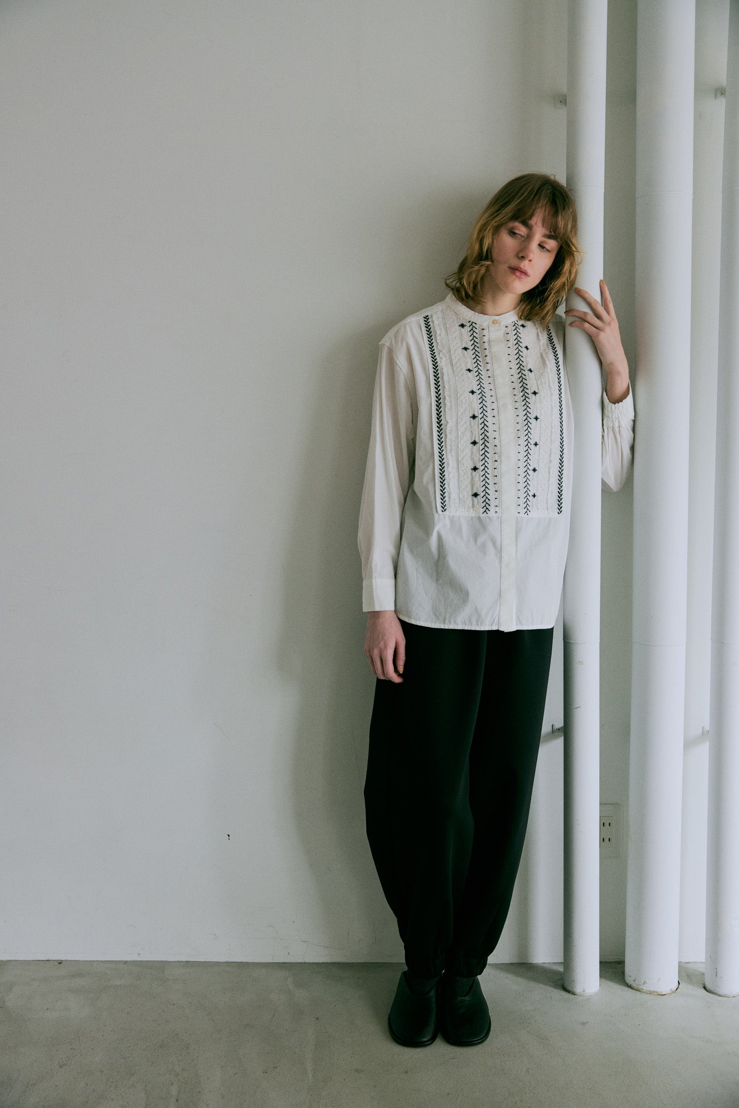 doux bleu ステッチ エンブロイダリーシャツ DB-2543-017