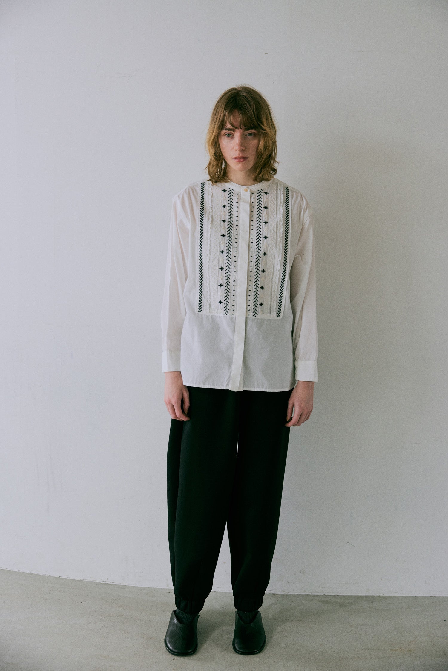 doux bleu ステッチ エンブロイダリーシャツ DB-2543-017