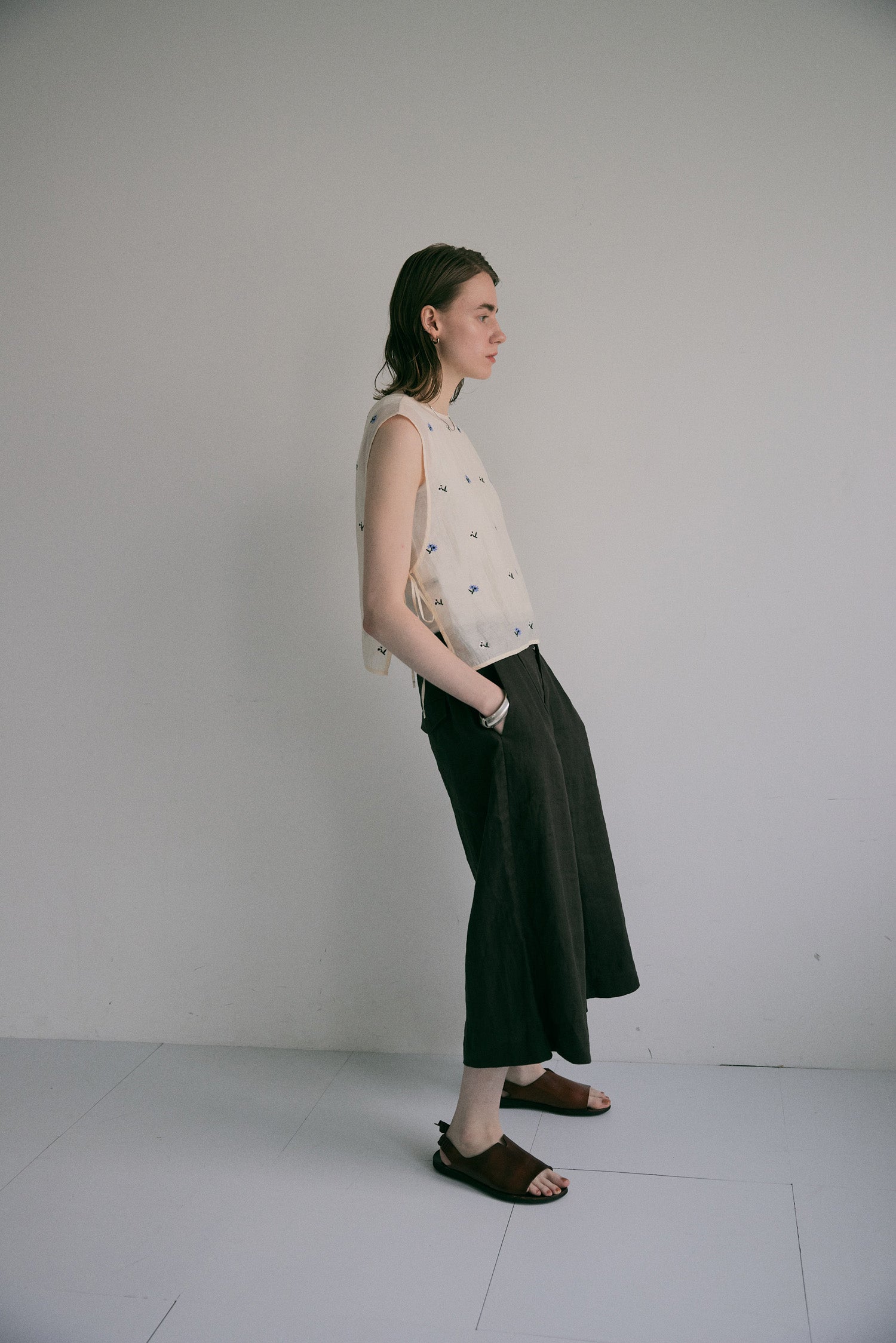 doux bleu シアー刺繍2wayベスト DB-2628-077