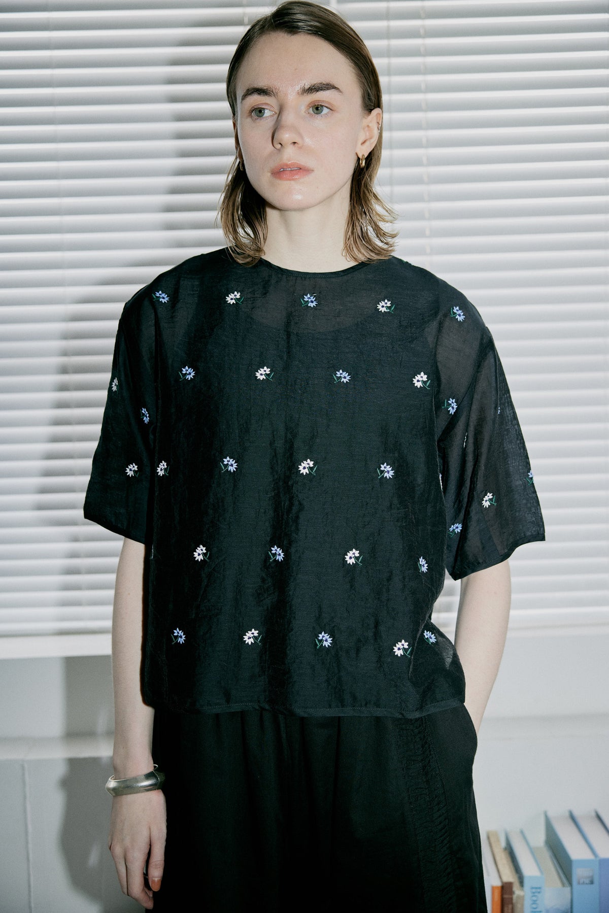 新品タグ付き センソユニコ t.d シアーブラウス 綿 お花モチーフ 刺繍 