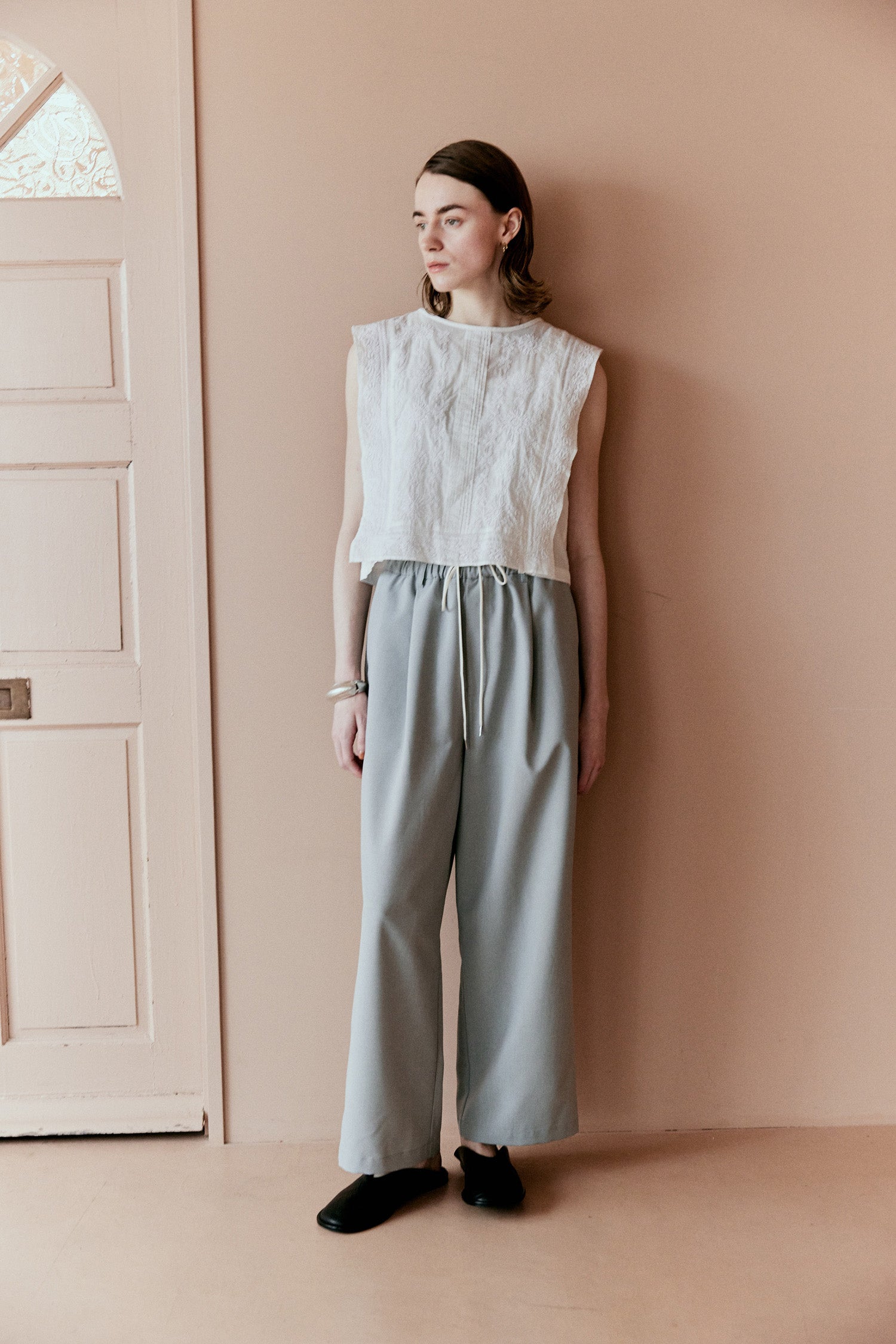 doux bleu ラクノウ刺繍ショートベスト DB-2618-043