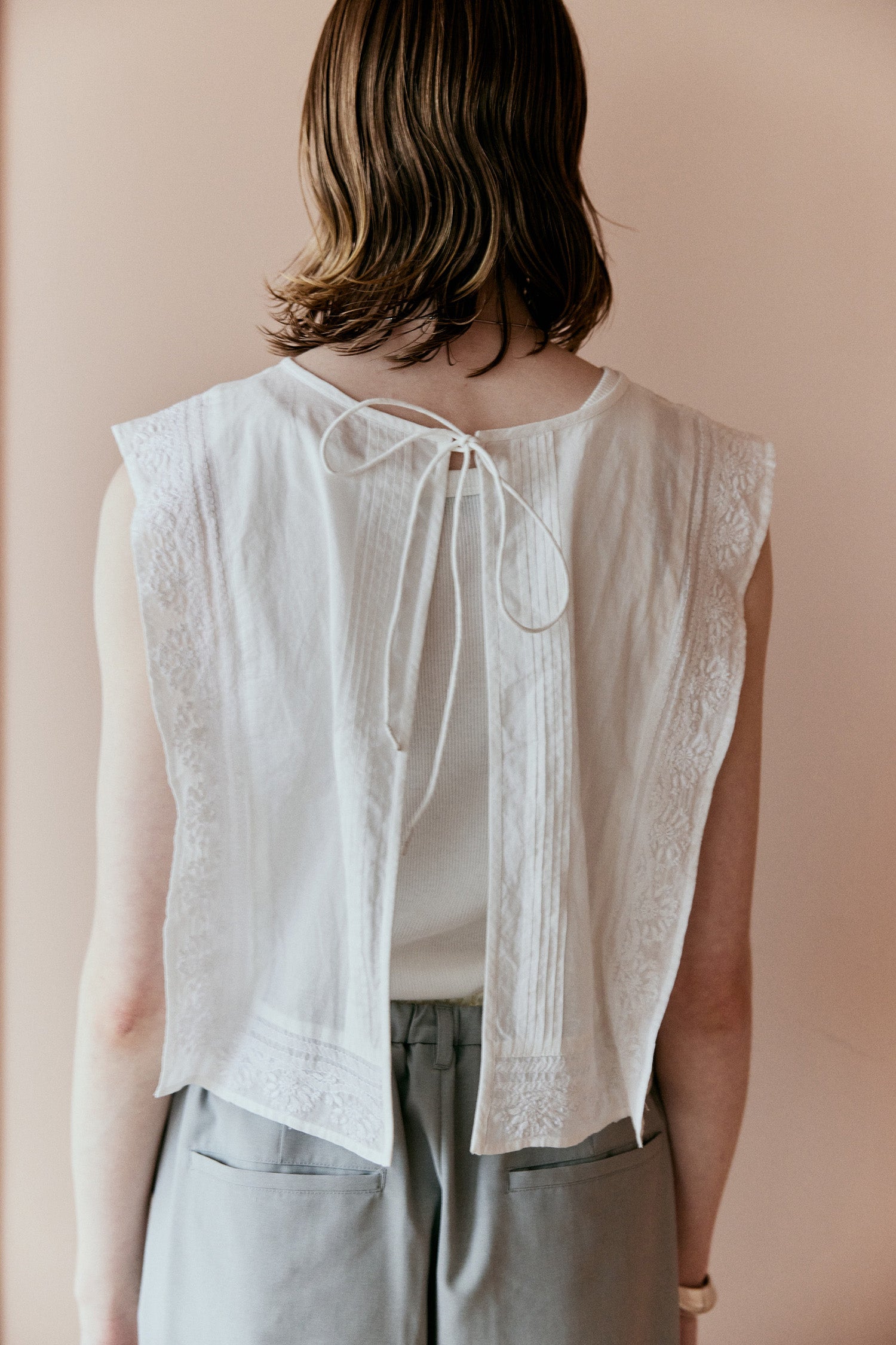 doux bleu ラクノウ刺繍ショートベスト DB-2618-043