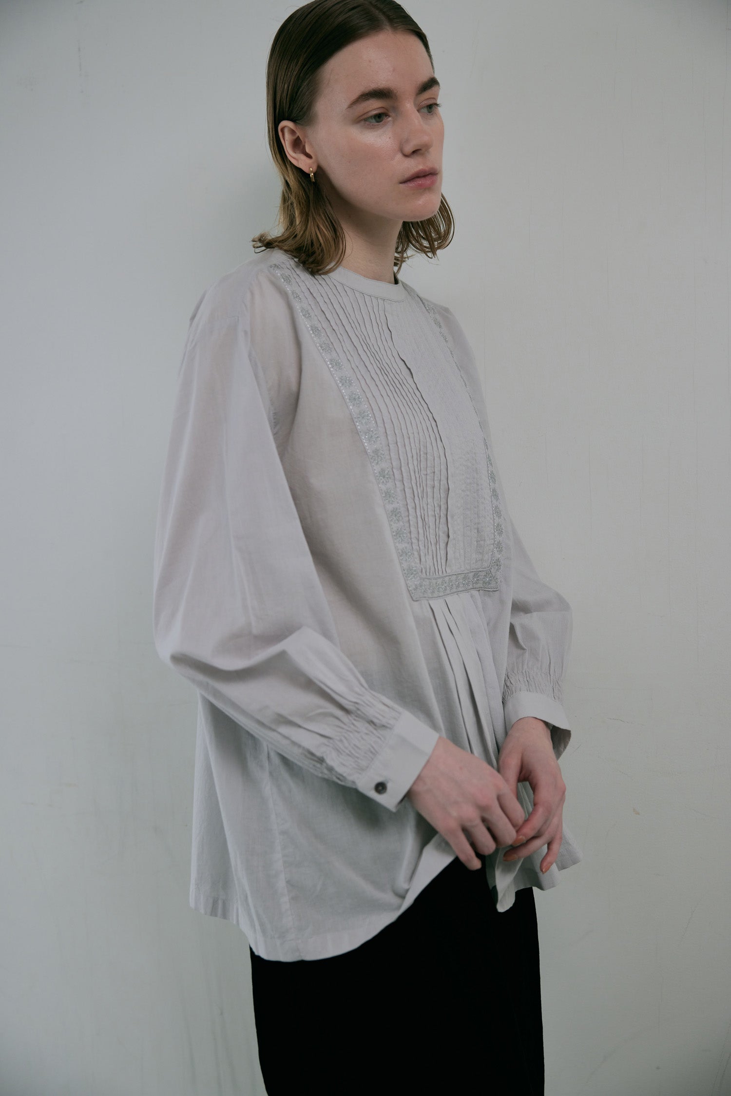 doux bleu シルバー刺繍ブラウス DB-2553-050