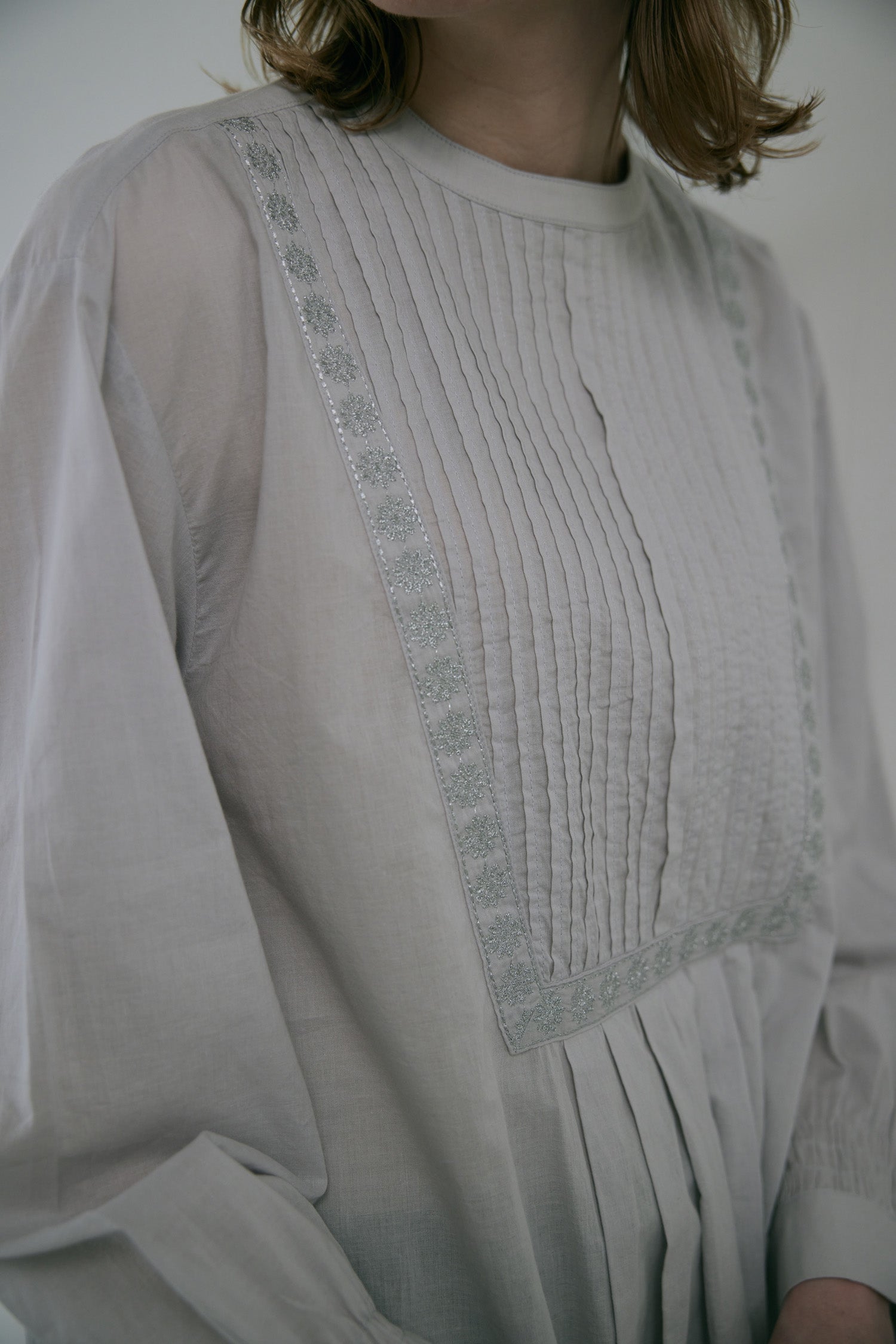 doux bleu シルバー刺繍ブラウス DB-2553-050