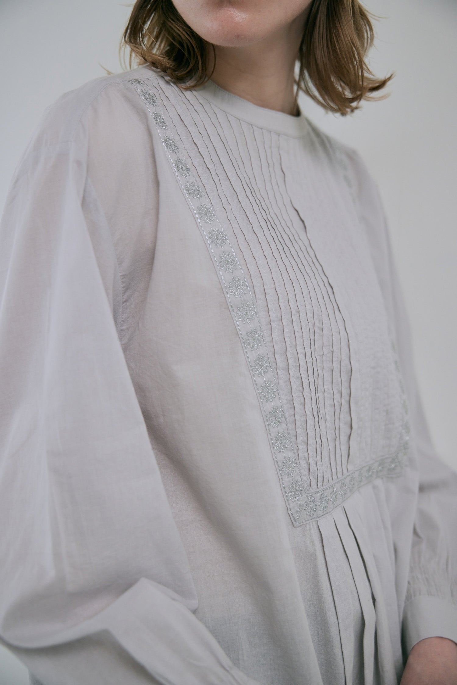 doux bleu シルバー刺繍ブラウス DB-2553-050