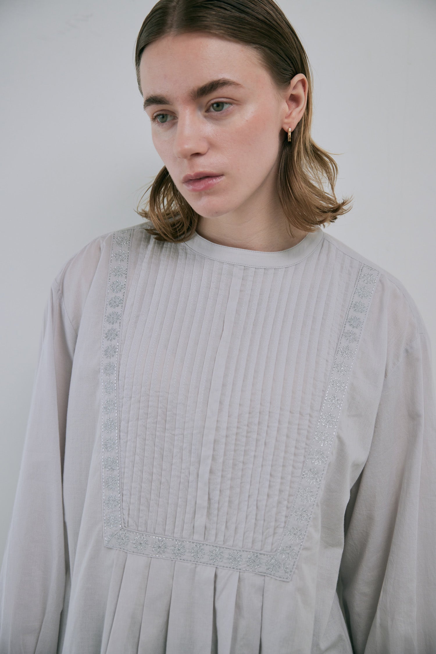 doux bleu シルバー刺繍ブラウス DB-2553-050