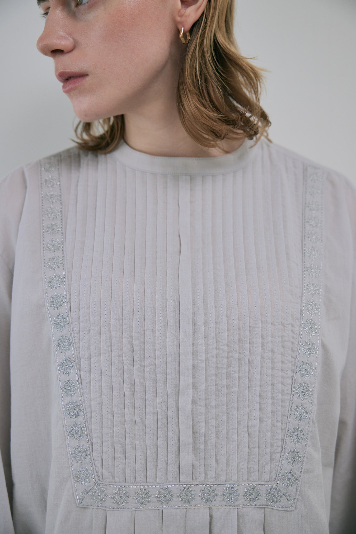 doux bleu シルバー刺繍ブラウス DB-2553-050