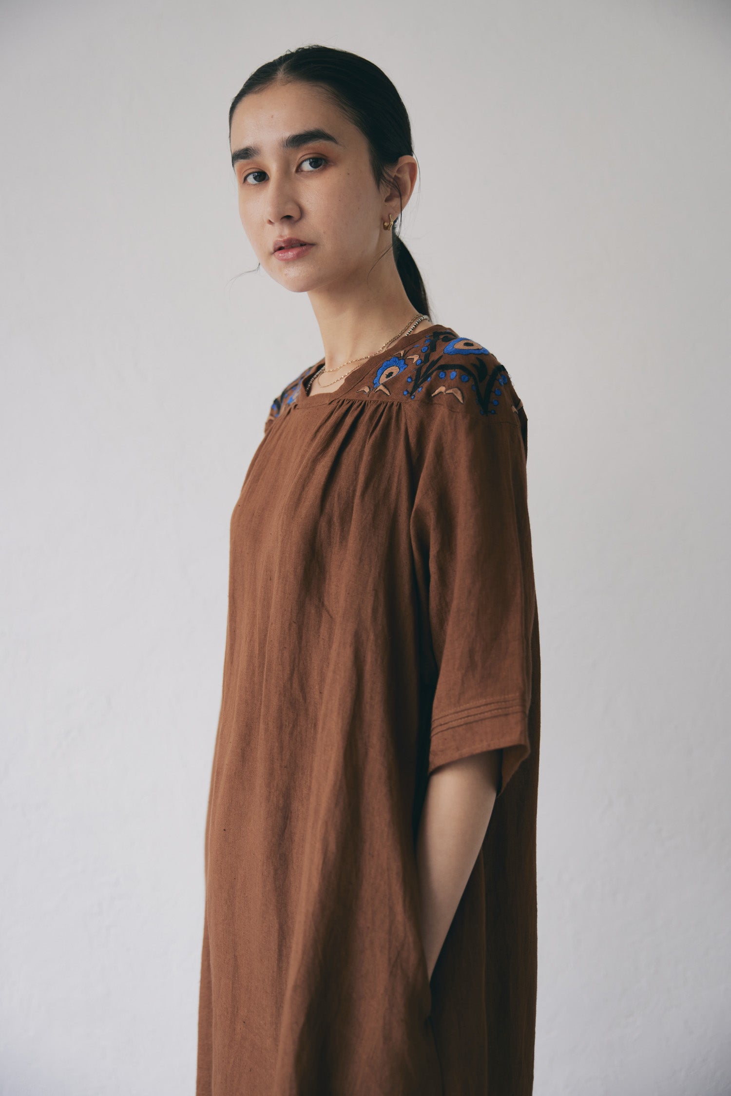 doux bleu インドリネン 刺繍ワンピース DB-2524-051