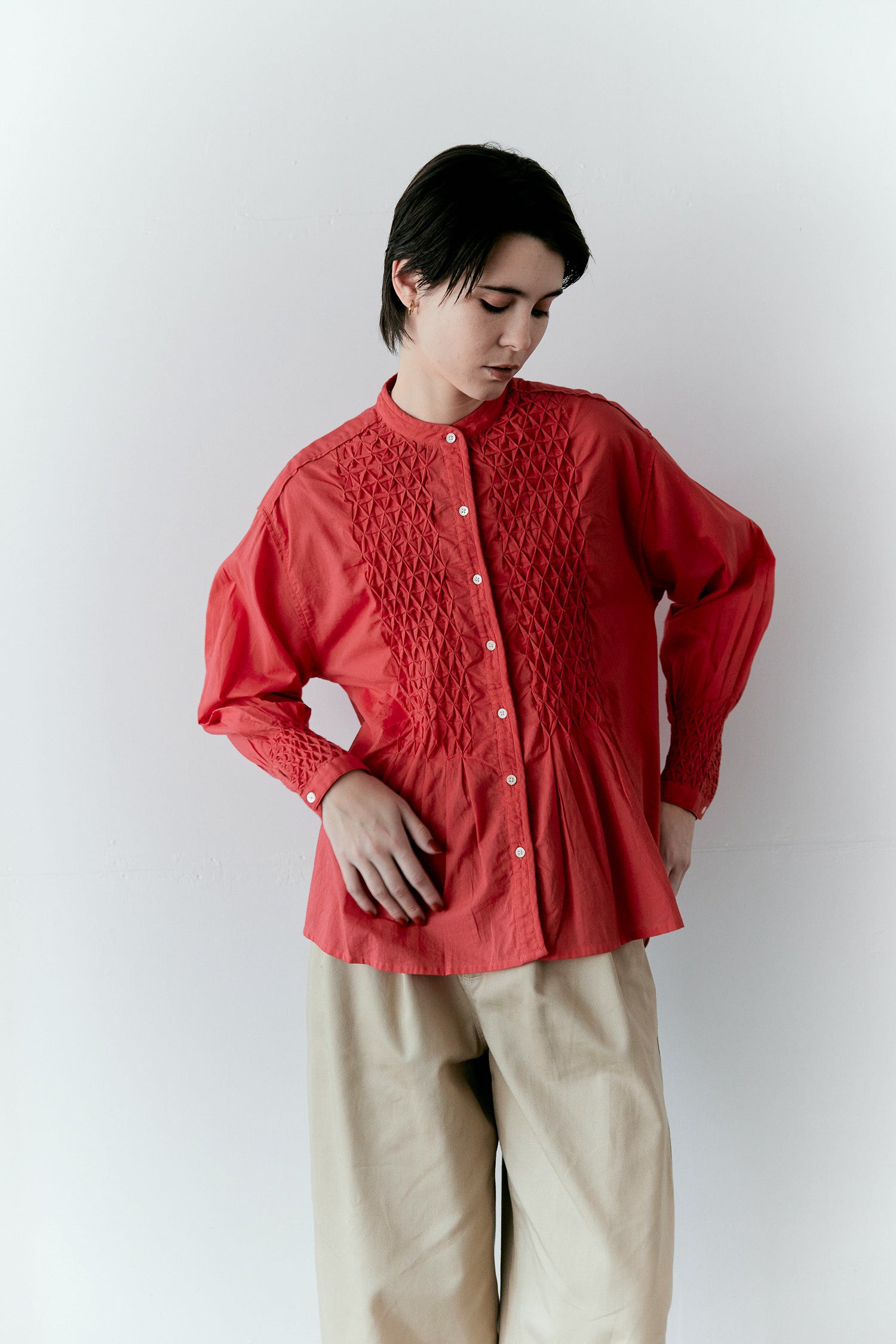 doux bleu ハンドスモッキング刺繍シャツ DB-2613-024