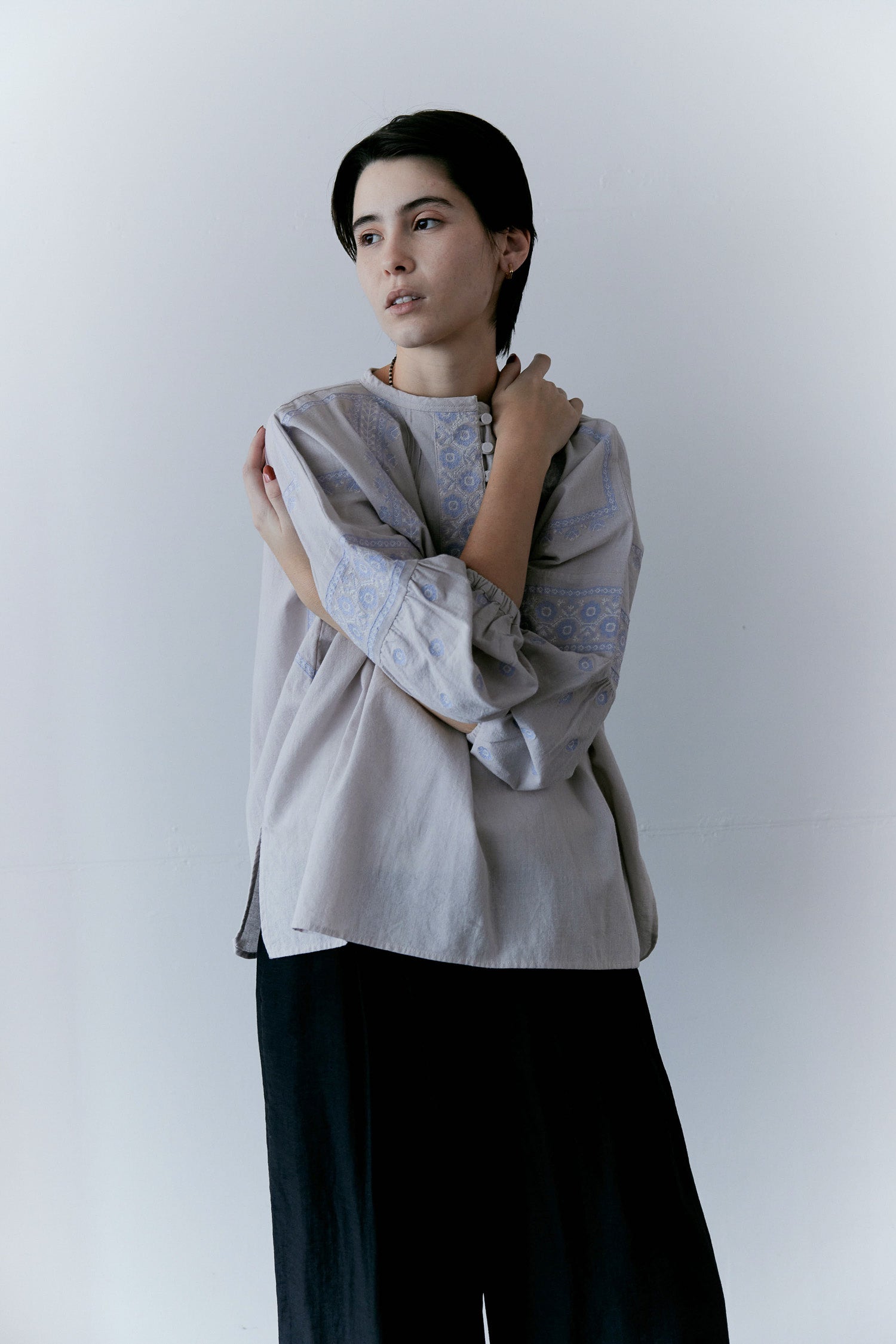 doux bleu C/L クロスステッチ刺繍ブラウス DB-2613-015