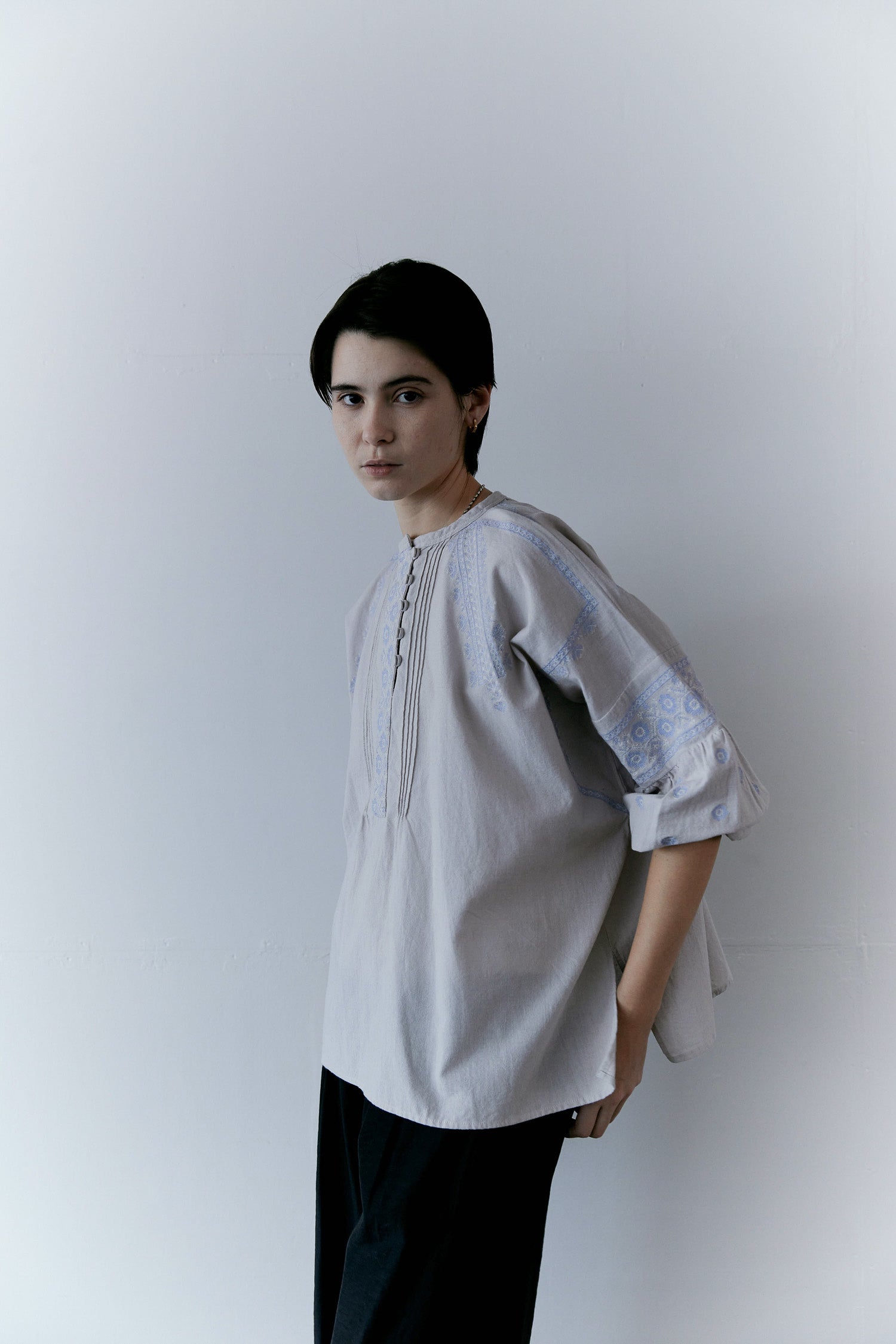 doux bleu C/L クロスステッチ刺繍ブラウス DB-2613-015