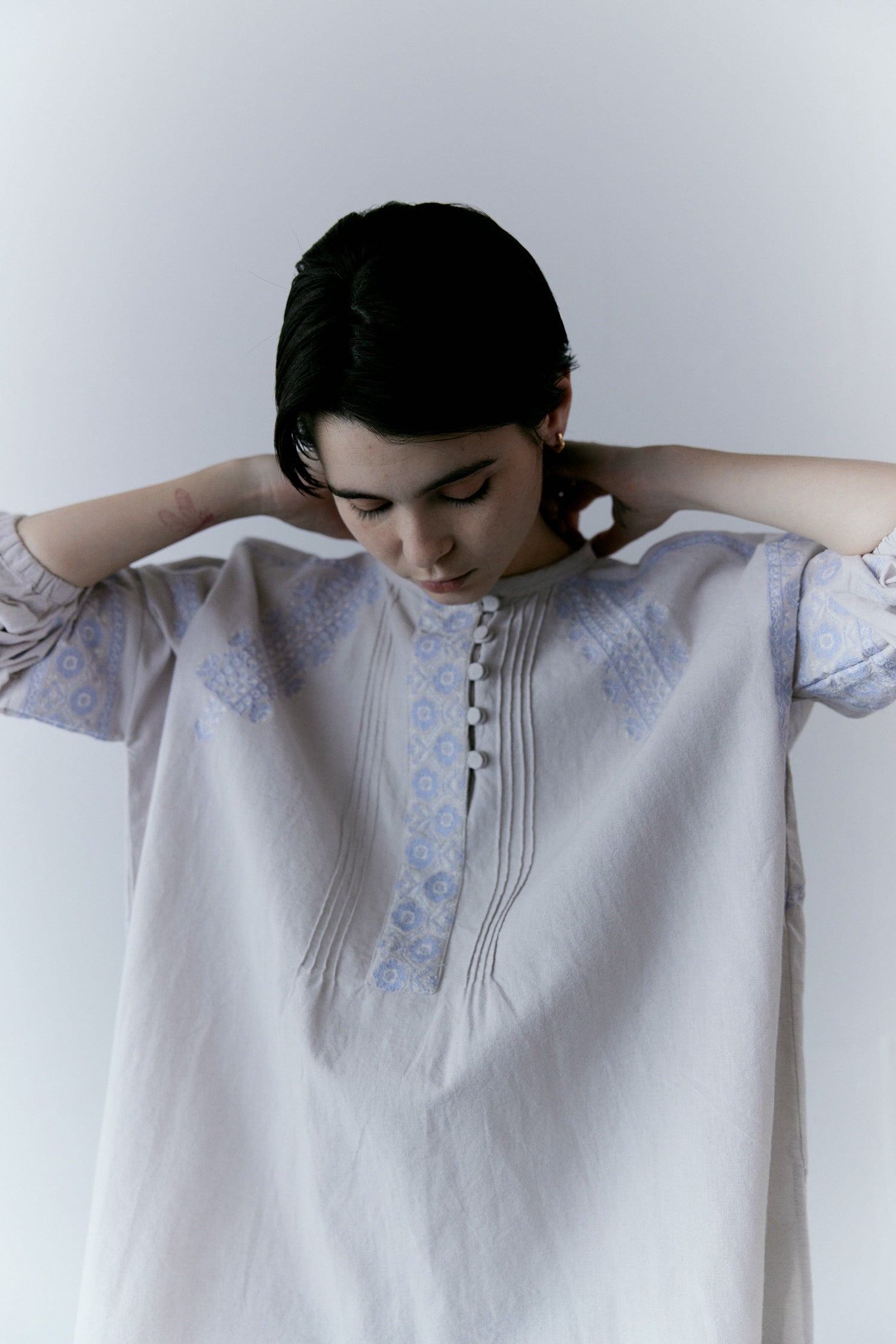 doux bleu C/L クロスステッチ刺繍ブラウス DB-2613-015