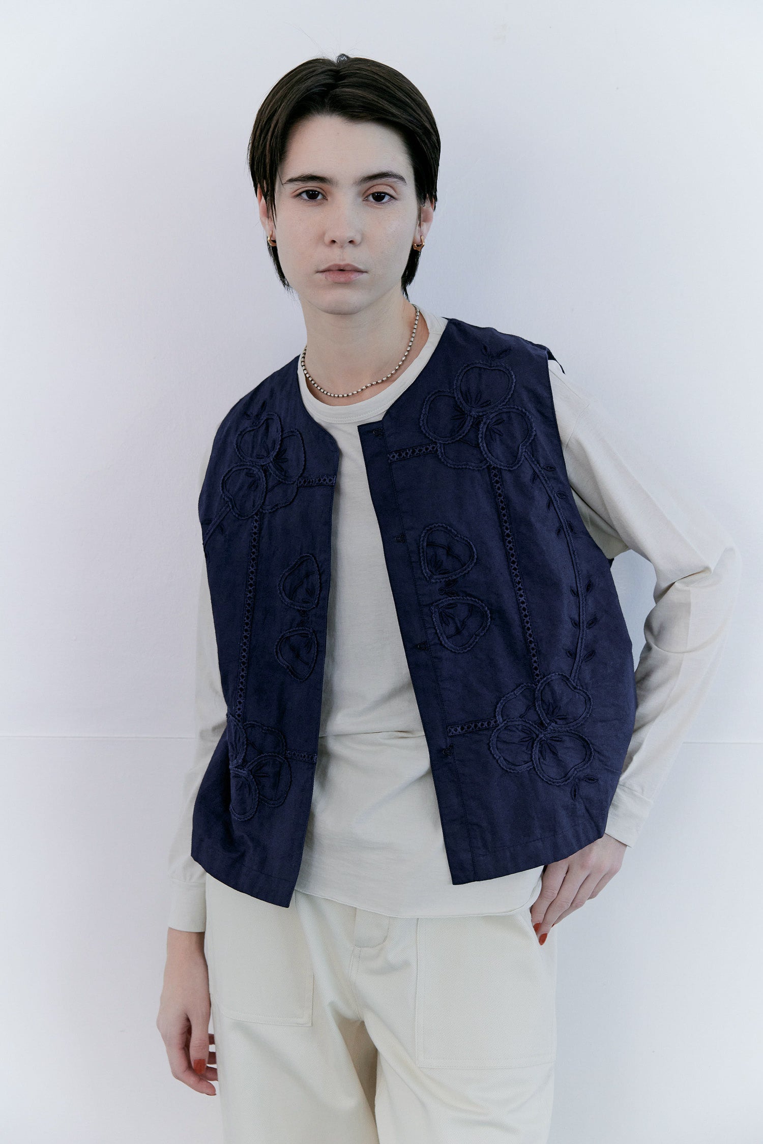 doux bleu カットワーク刺繍ベスト DB-2618-020