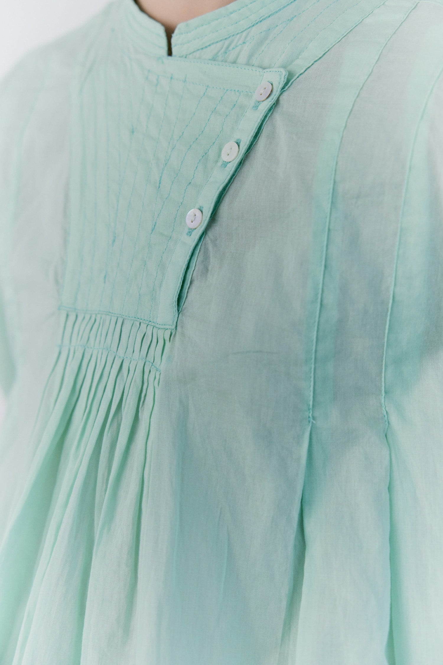 doux bleu コットンカディ ギャザープルオーバーシャツ DB-2613-030