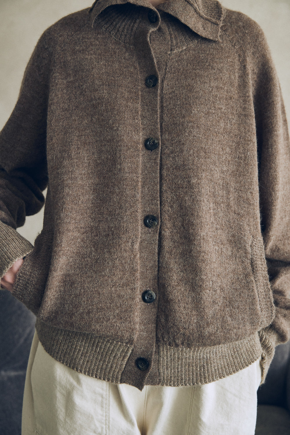 YARRA NEU ペルーアルパカニットタートルカーディガン NU-5542-407