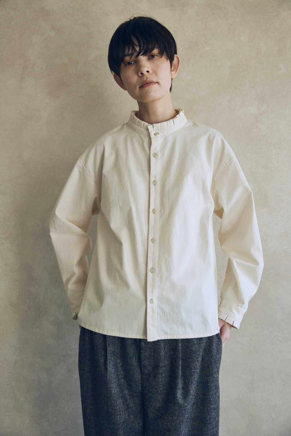 YARRA NEU ヴィンテージワッシャー衿フリルシャツ NU-5553-423