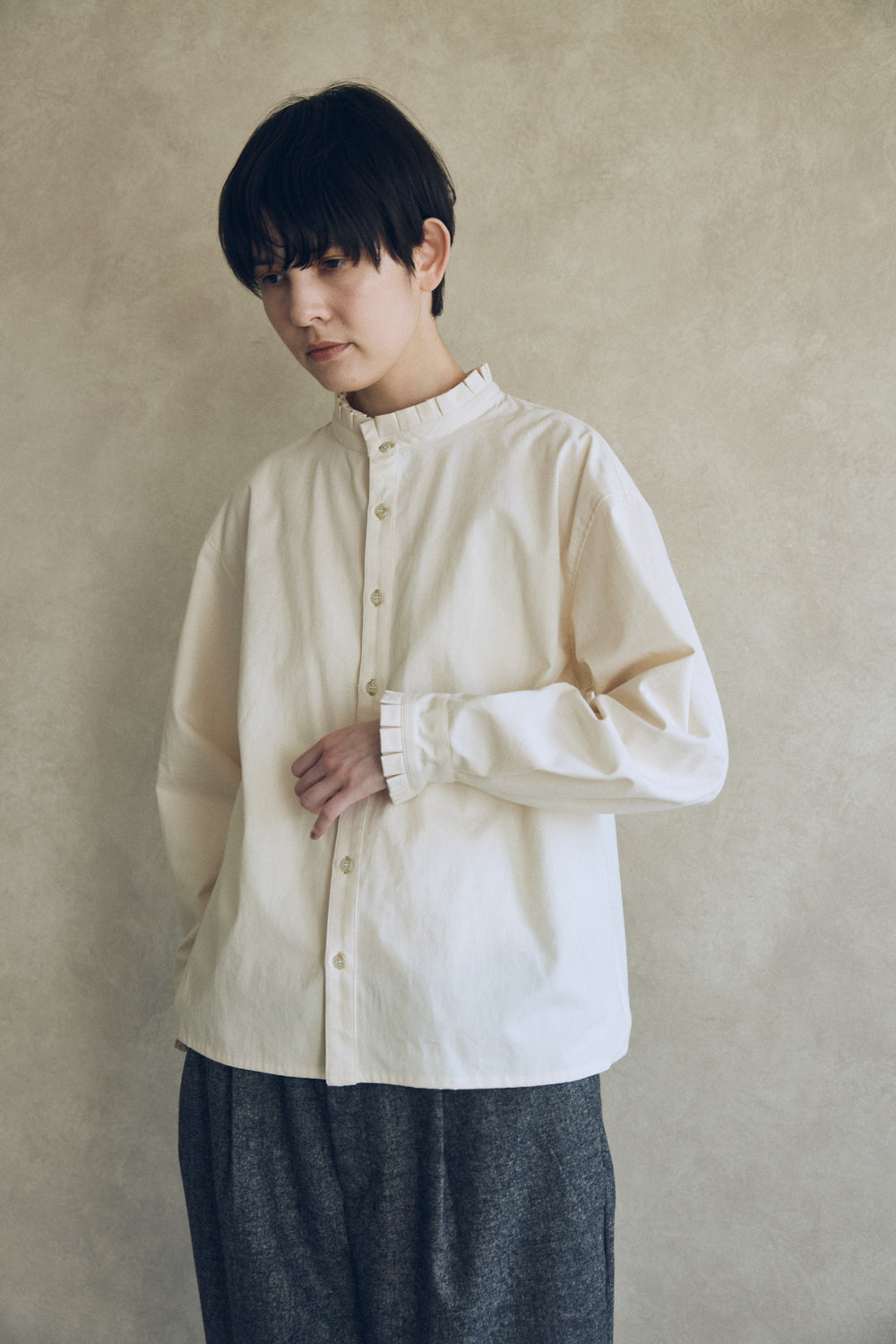 YARRA NEU ヴィンテージワッシャー衿フリルシャツ NU-5553-423