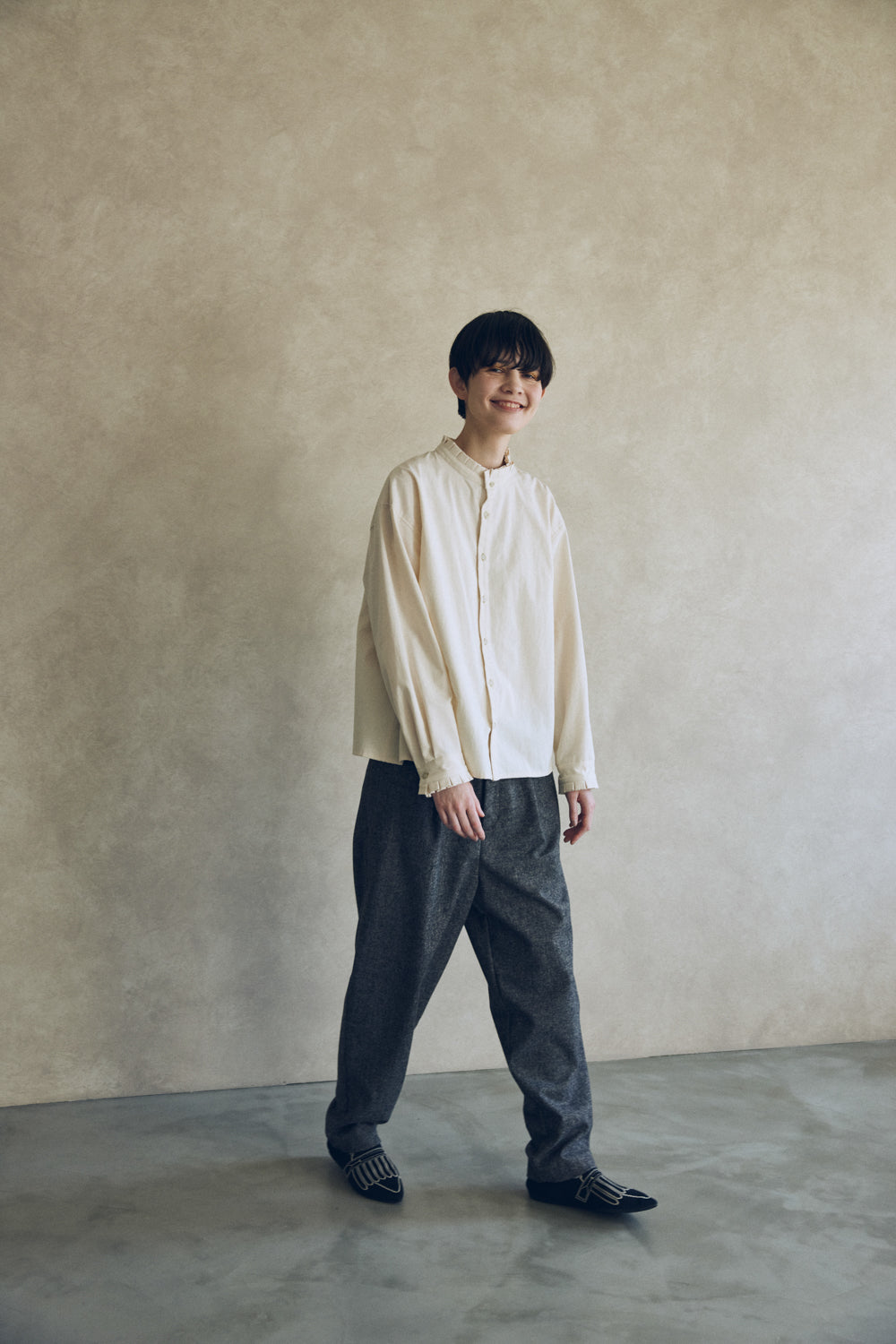 YARRA NEU ヴィンテージワッシャー衿フリルシャツ NU-5553-423